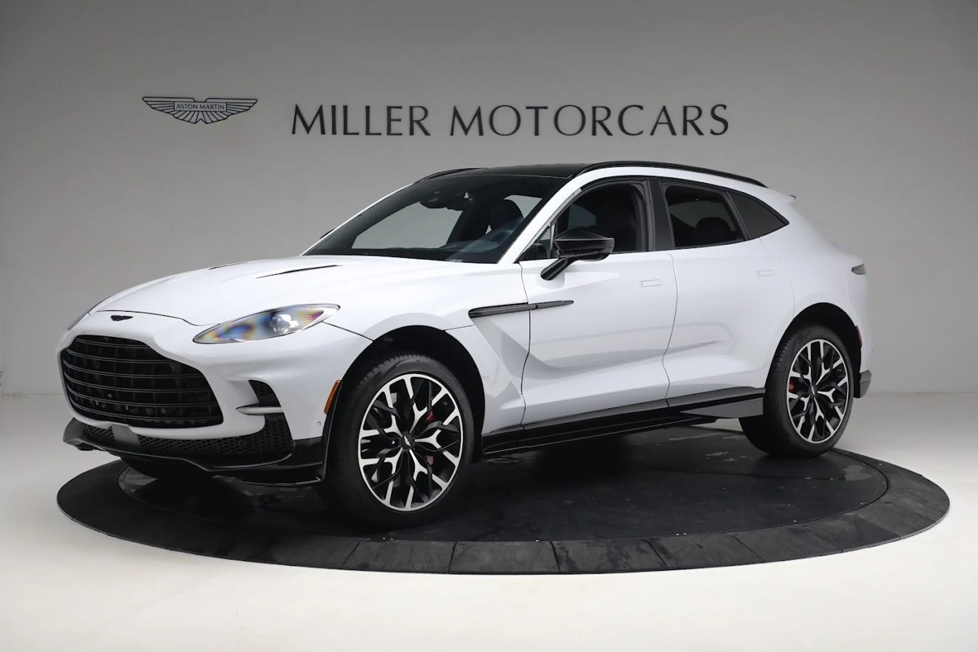mph000_2212941406_Used_2023_Aston_Martin_DBX_707_cad7143c3b