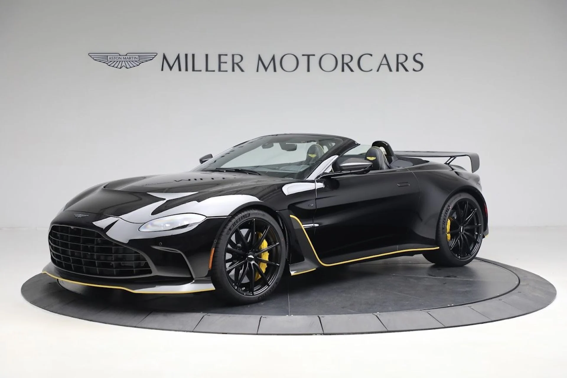 mph000_2249012282_Used_2023_Aston_Martin_Vantage_V12_1687444772_8f4c871692