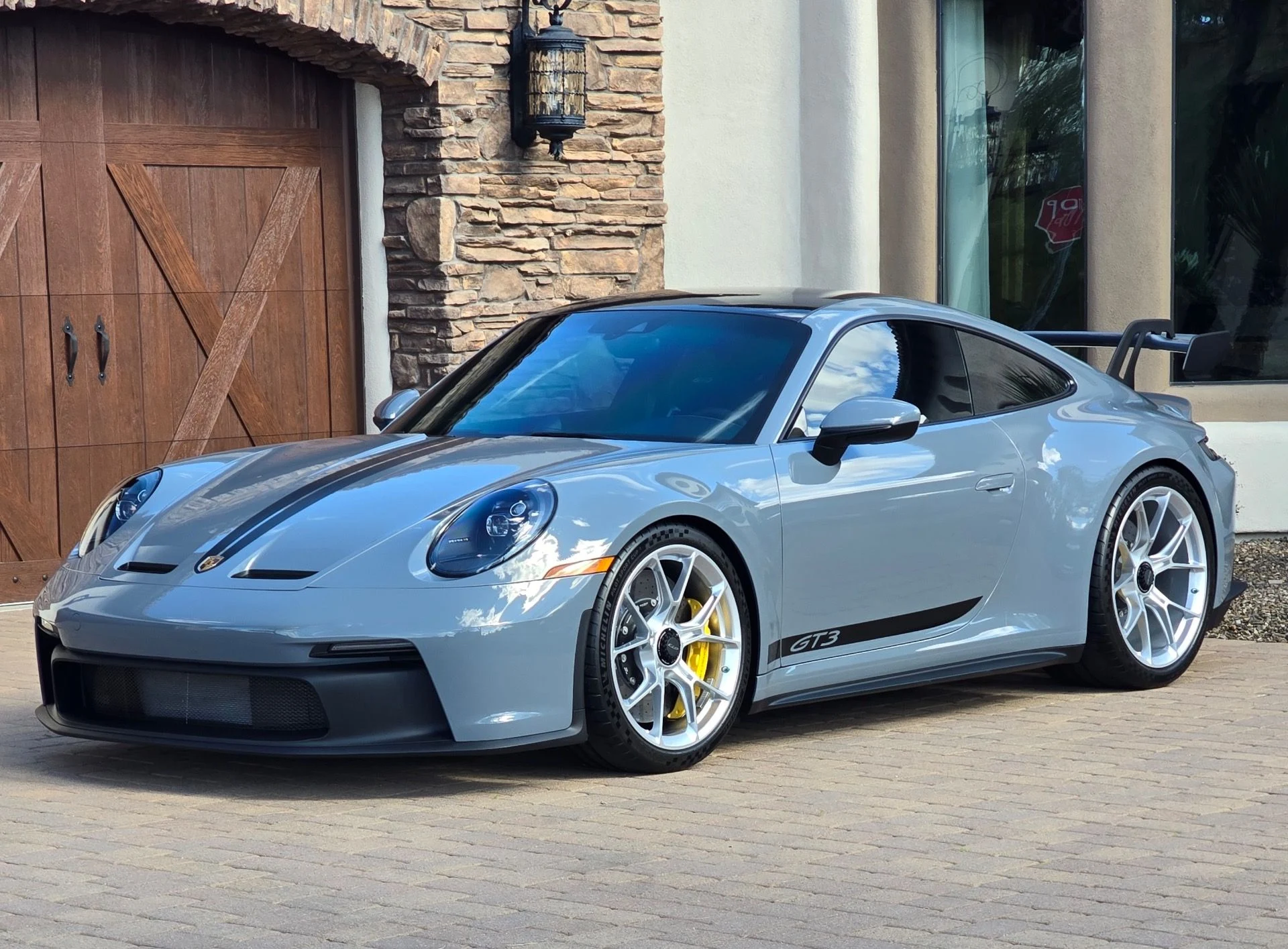 mph000_2259619416_Used_2024_Porsche_911_GT_3_1758748812_02bb948980