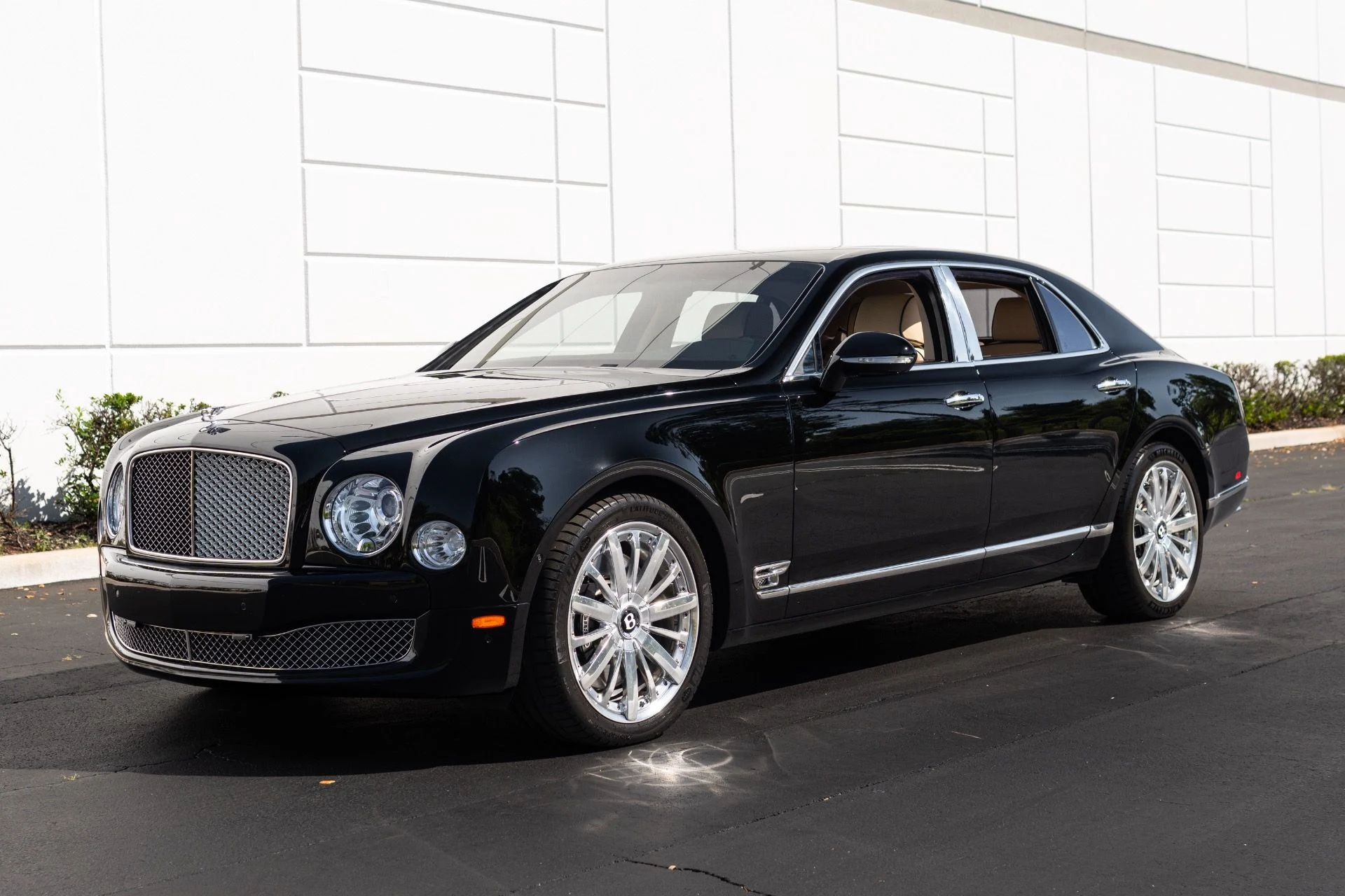 mph000_2260370354_Used_2014_Bentley_Mulsanne_1774576298_3d09383d9a