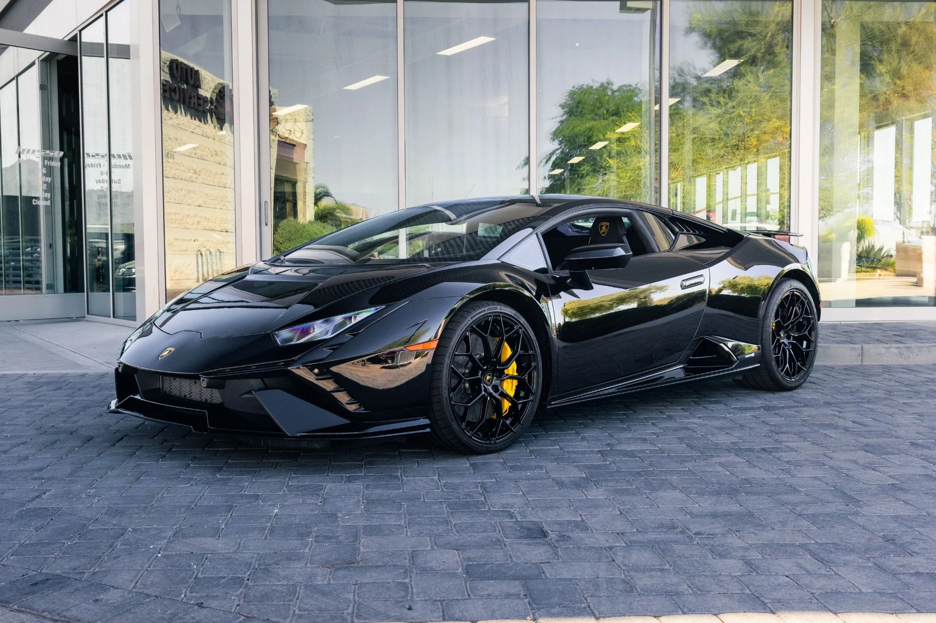 mph000_2270362253_Used_2024_Lamborghini_Huracan_Tecnica_1774298195_d909175710