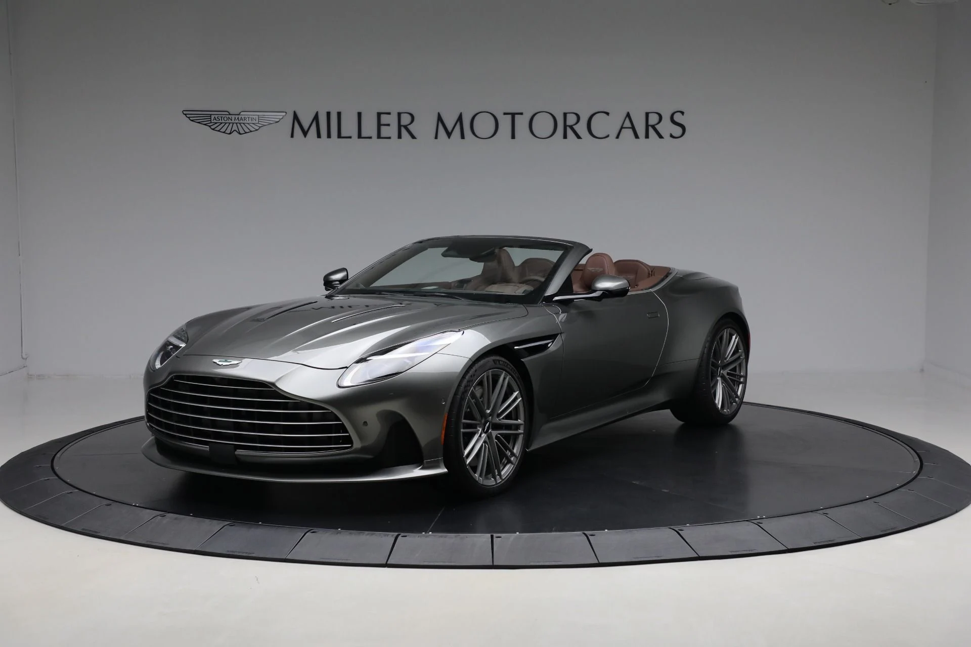 mph000_2278030980_New_2026_Aston_Martin_DB_12_Volante_a7edd048d2