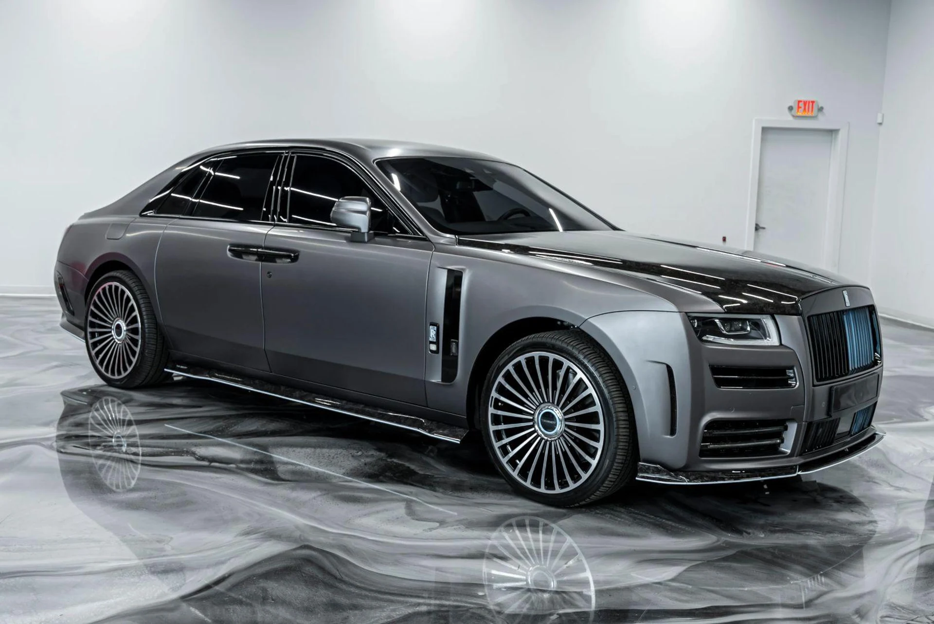 mph000_2281035831_Used_2022_Rolls_Royce_Ghost_Sedan_4_D_1783500928_dfdb5280e5