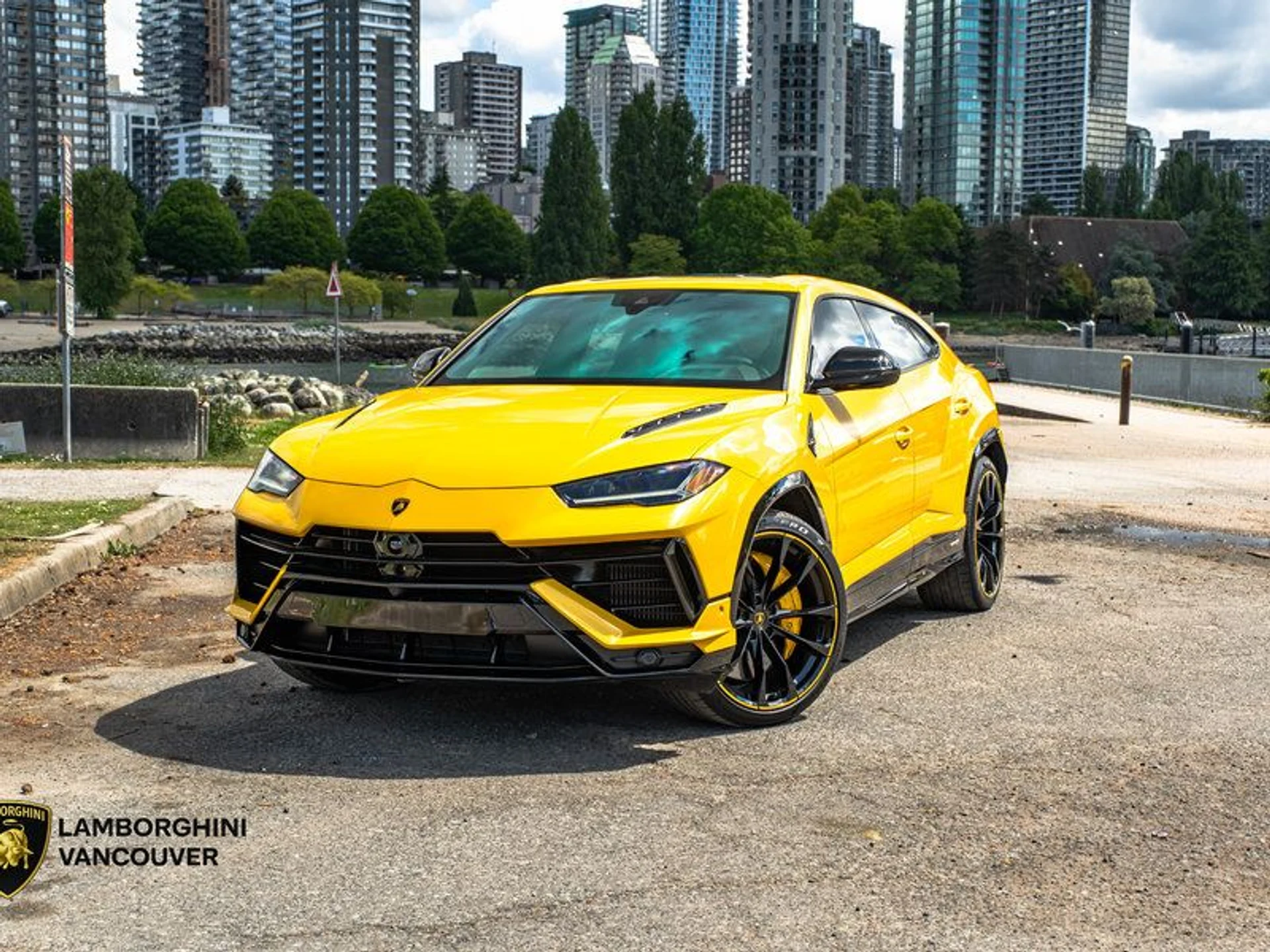 mph000_2284025750_38088919_00926_2024_lamborghini_urus_001_4aa7729d35