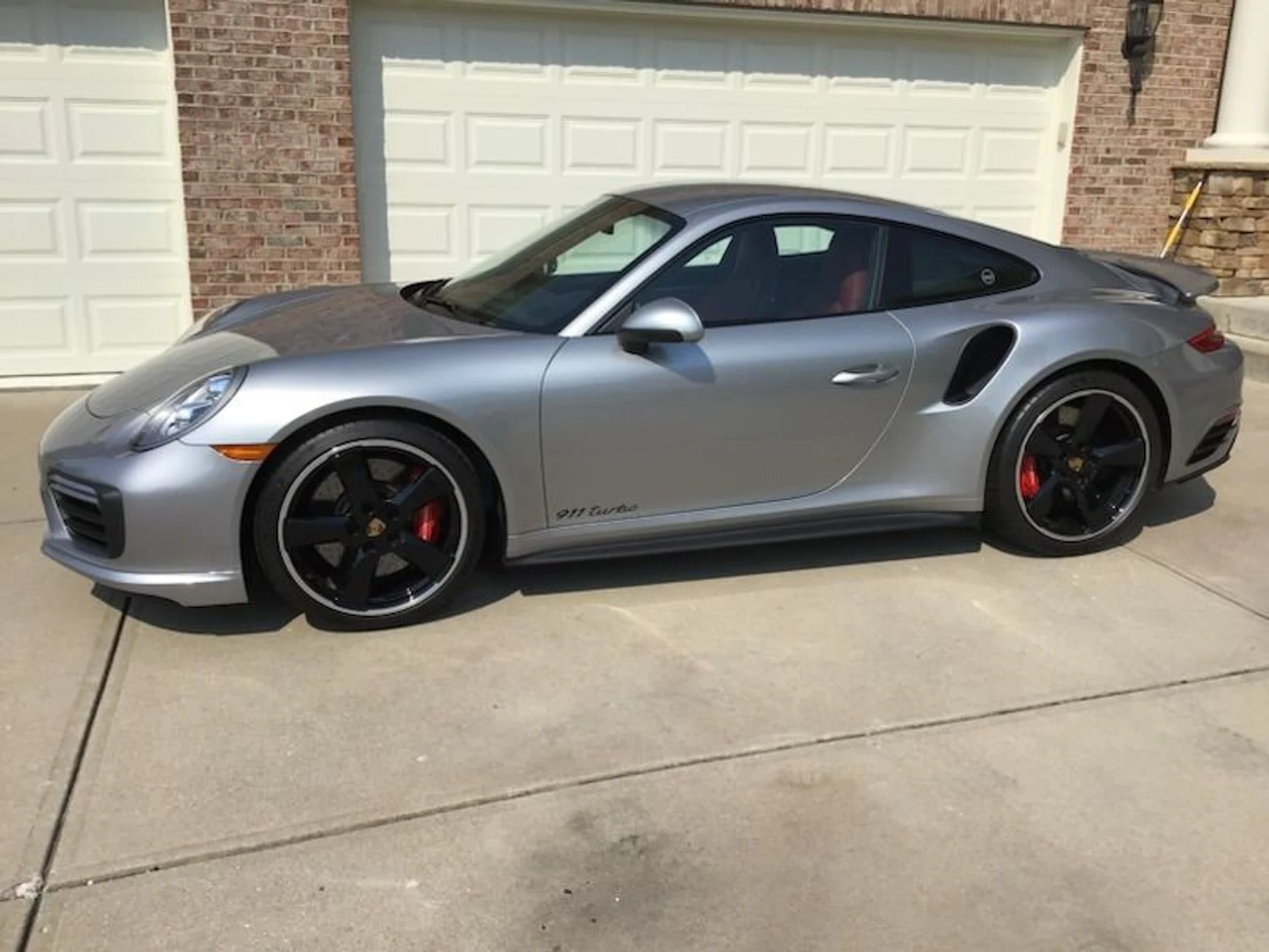 mph000_2303634500_Used_2019_Porsche_911_Turbo_1775691514_47557fd065