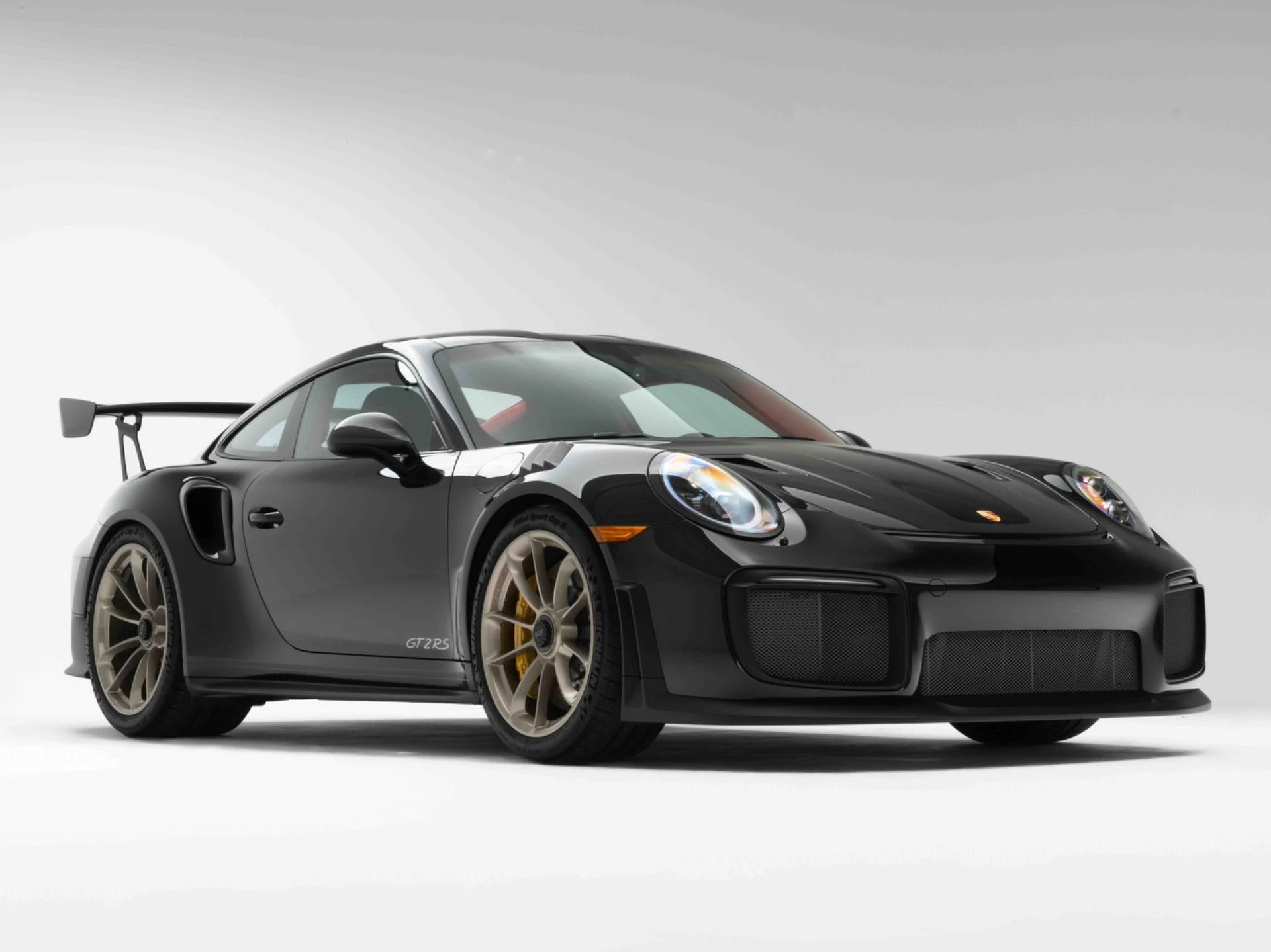 mph000_2306704419_Used_2018_Porsche_911_GT_2_RS_1774028480_53aa5e3c05