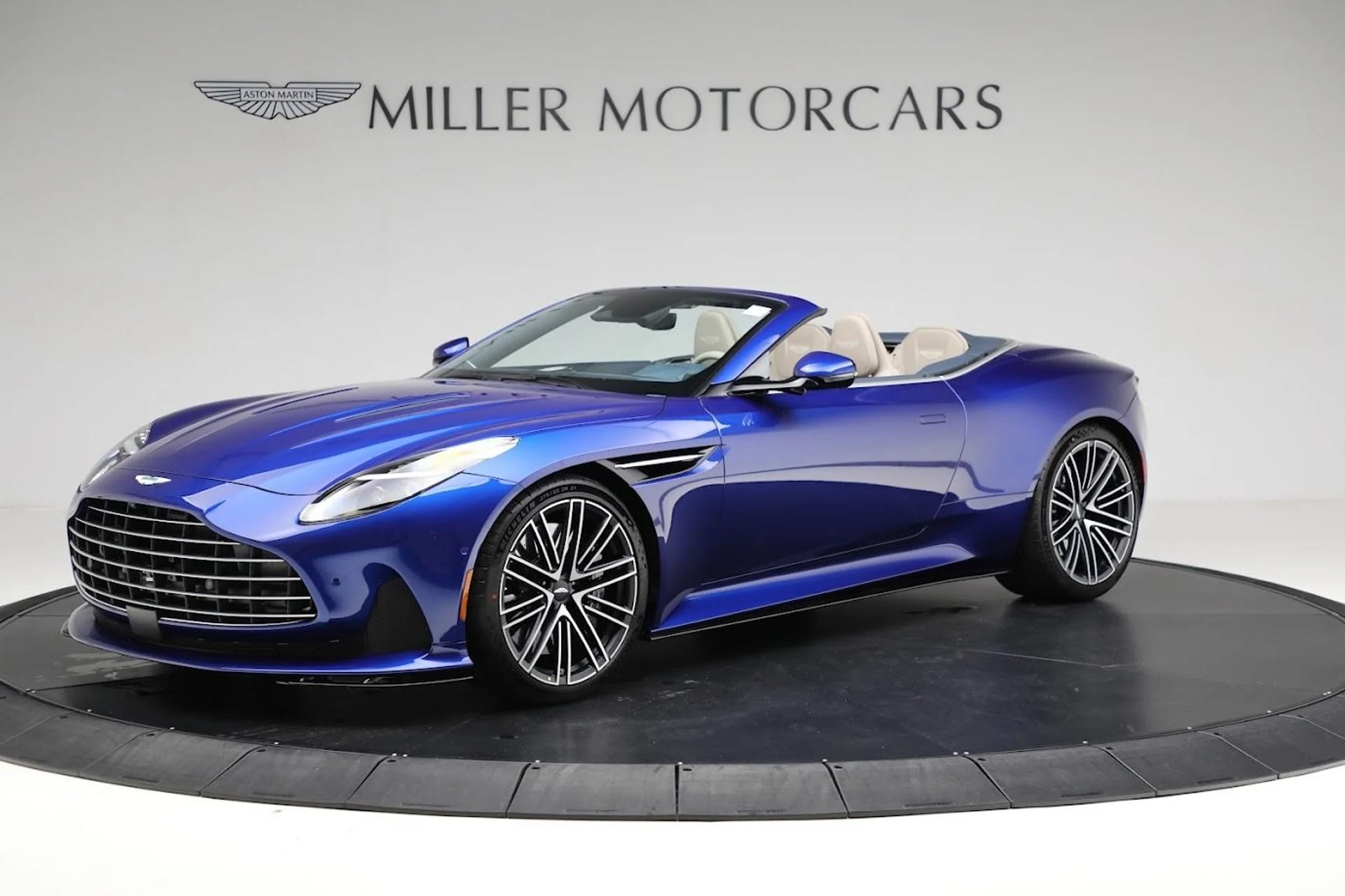 mph000_2307673960_Used_2024_Aston_Martin_DB_12_Volante_7bc27e6dc0