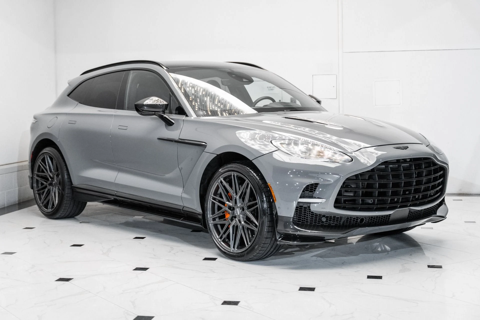 mph000_2309172992_Used_2023_Aston_Martin_DBX_707_1744811439_c0ec955bd5