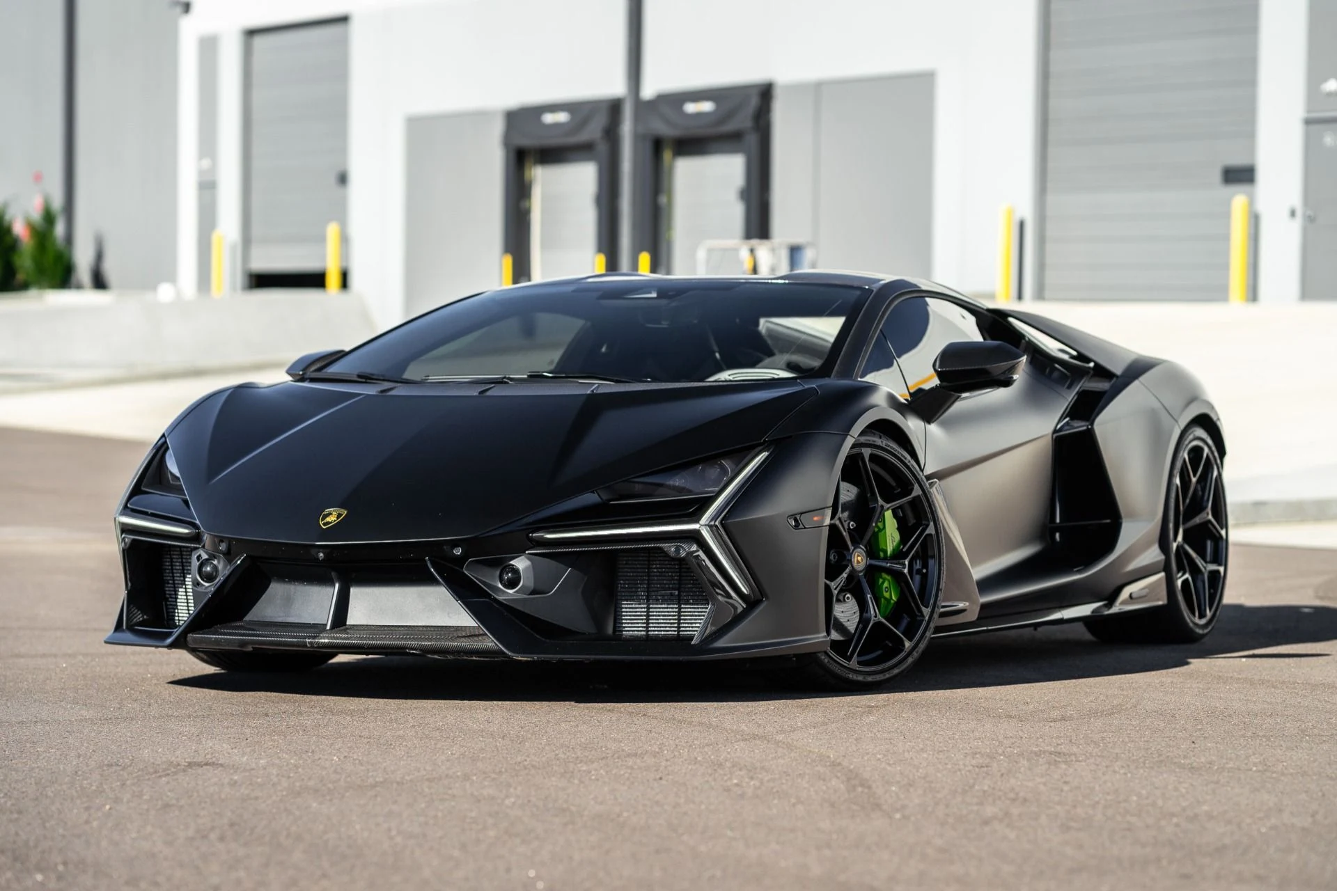mph000_2310476239_Used_2025_Lamborghini_Revuelto_1791313558_d1a30cc342