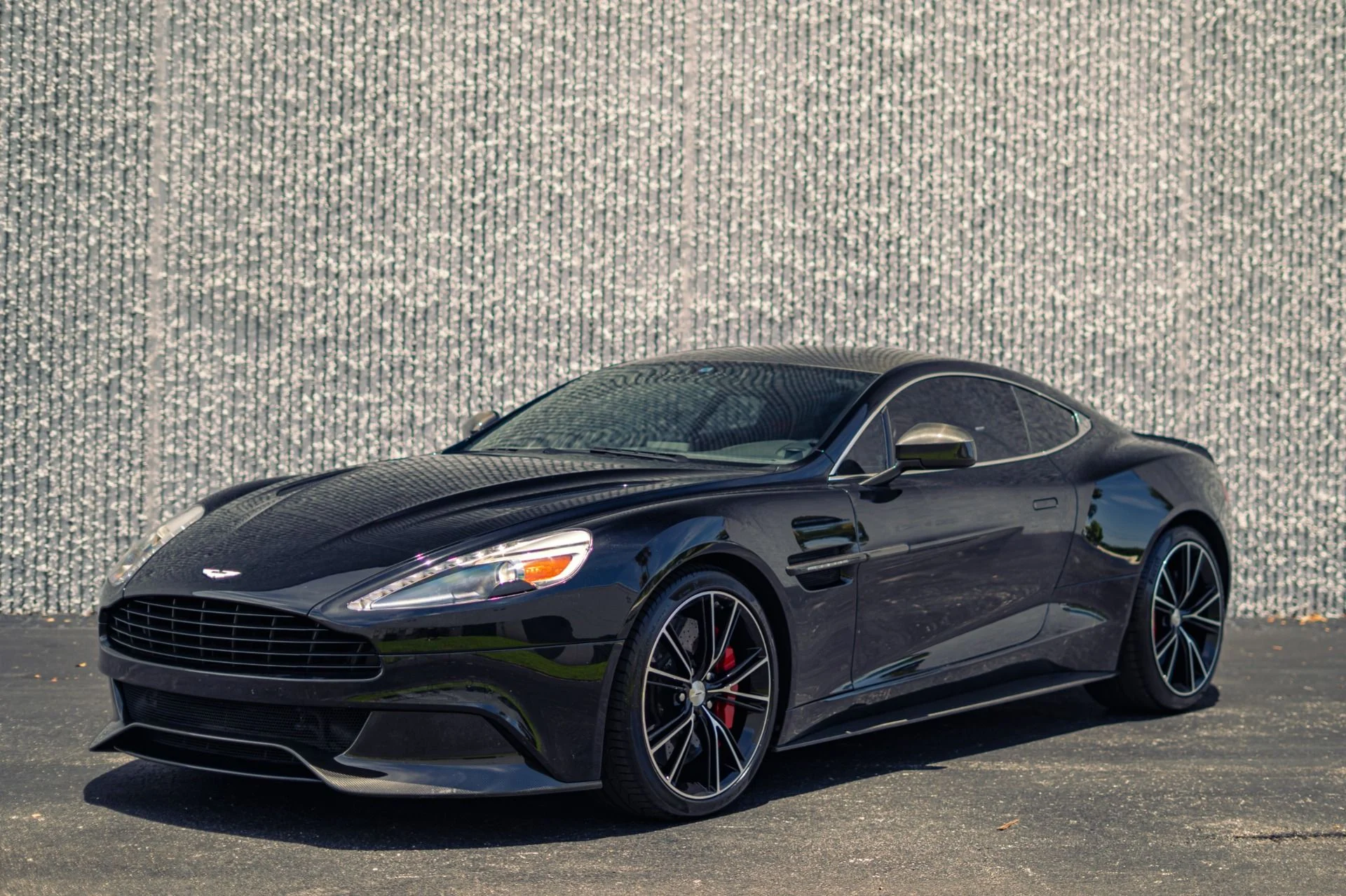 mph000_2314363311_Used_2014_Aston_Martin_Vanquish_Carbon_Exterior_Package_1783458978_2d66e88247