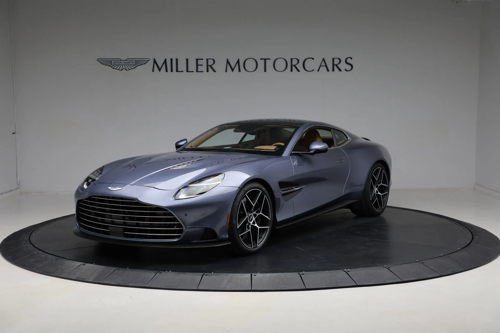 mph000_2357379198_New_2025_Aston_Martin_Vanquish_1738262240_392314b036