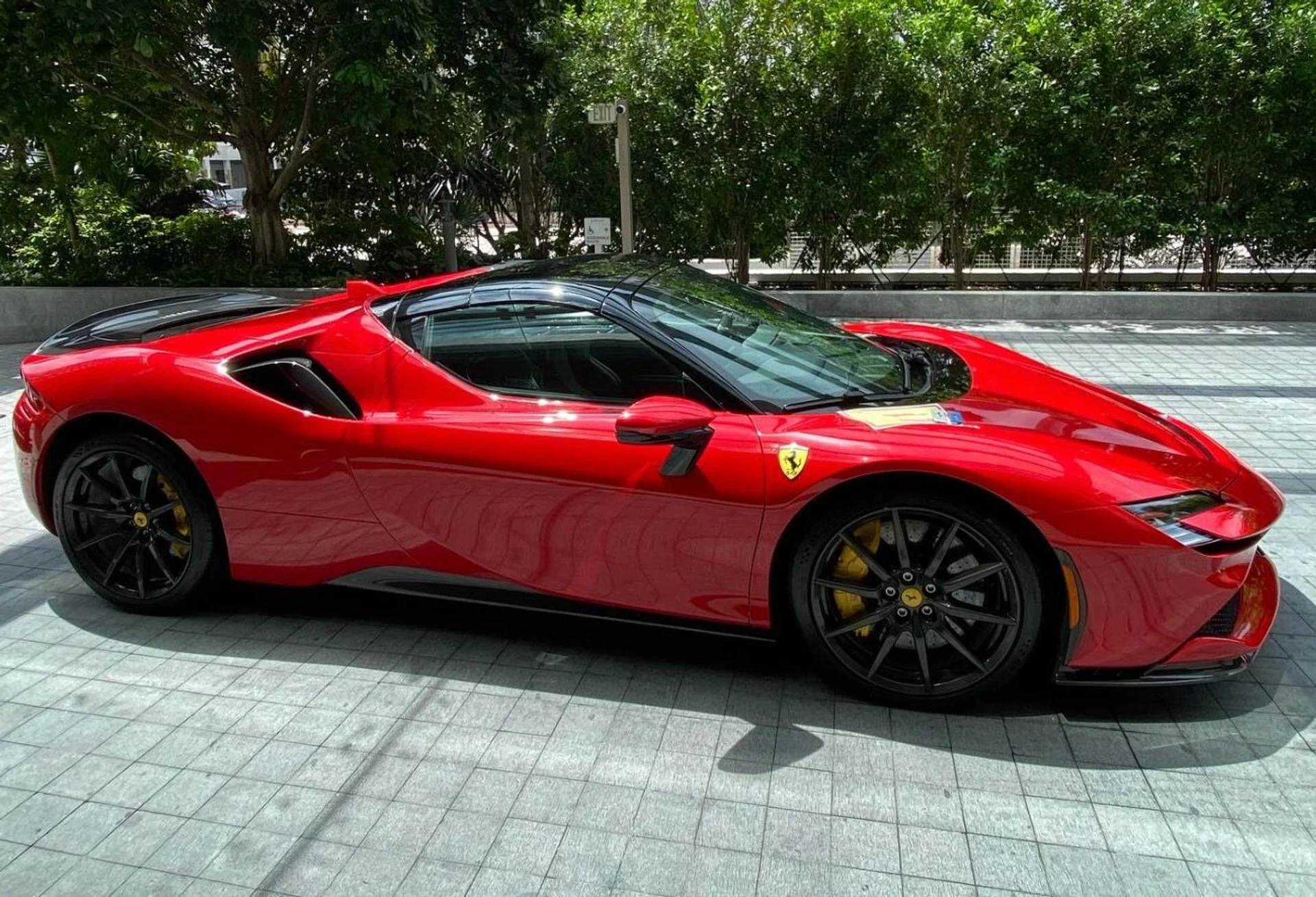 mph000_2368350964_Used_2023_Ferrari_SF_90_Spider_1758758227_dbe3087c6e