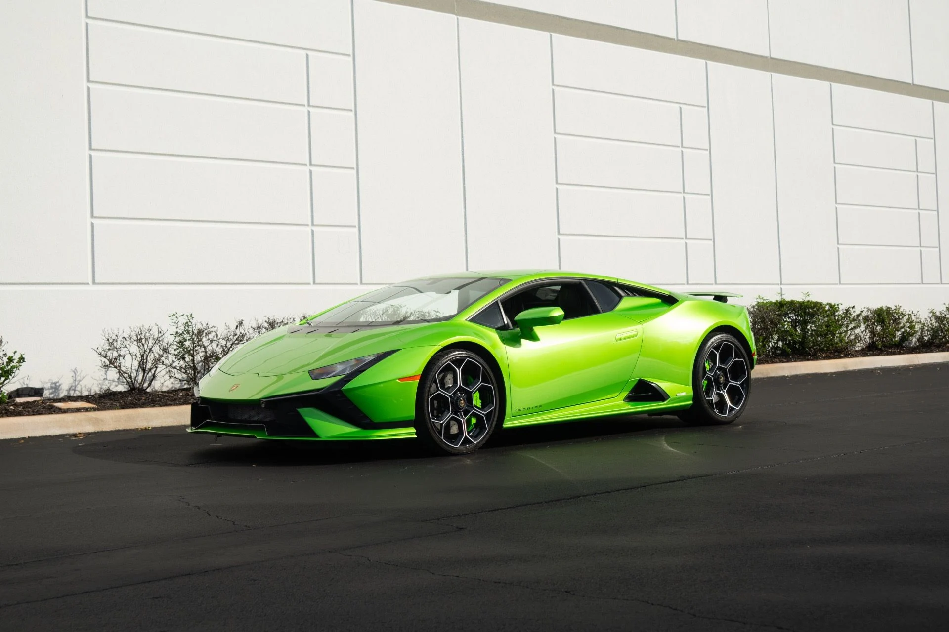 mph000_2385907206_Used_2023_Lamborghini_Huracan_Tecnica_1761058582_2e728e0f2f