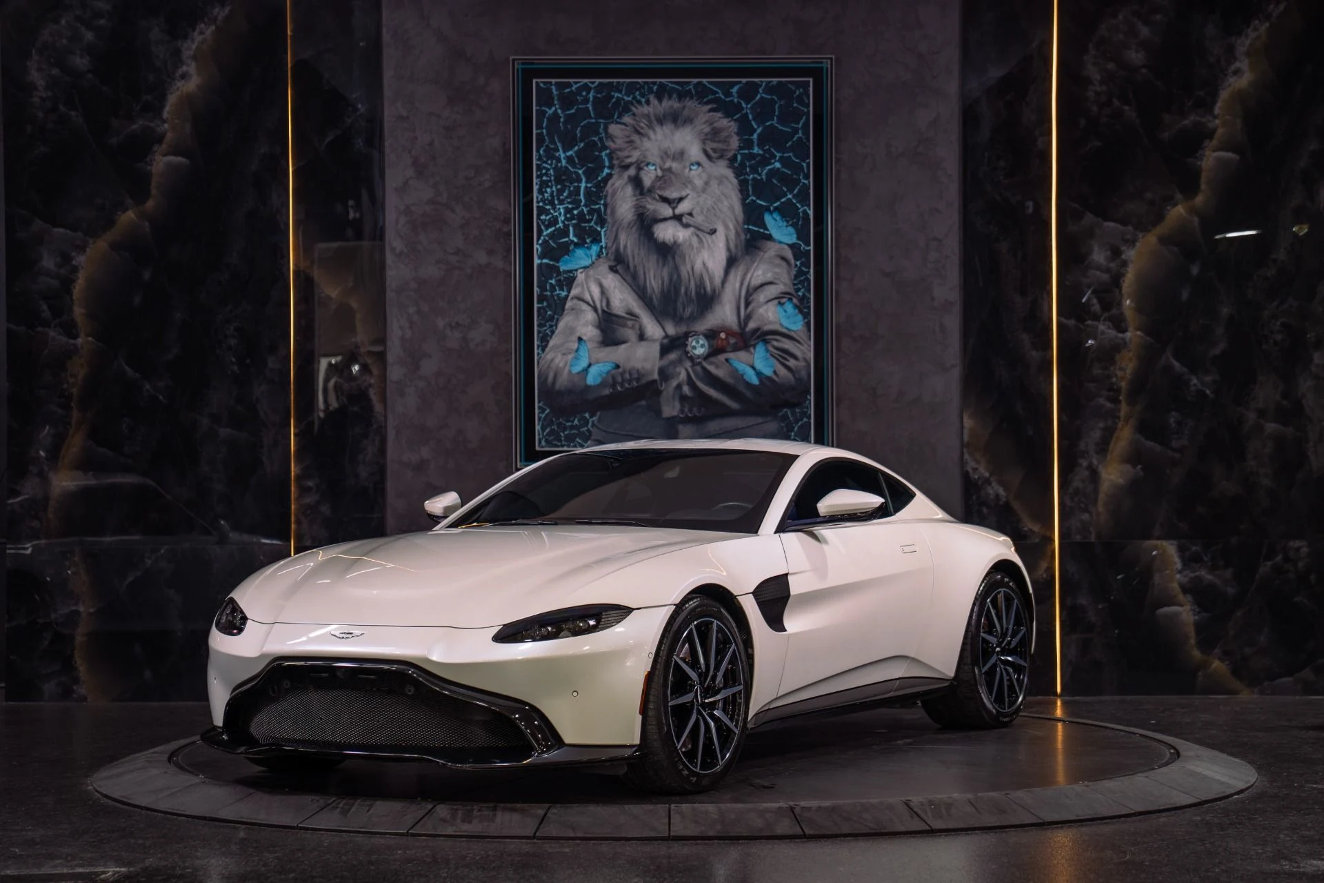 mph000_2416797598_Used_2019_Aston_Martin_Vantage_1792797785_af53717031