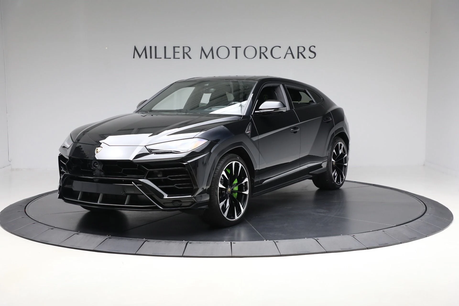 mph000_2425310125_Used_2022_Lamborghini_Urus_1761072330_b8309eb239