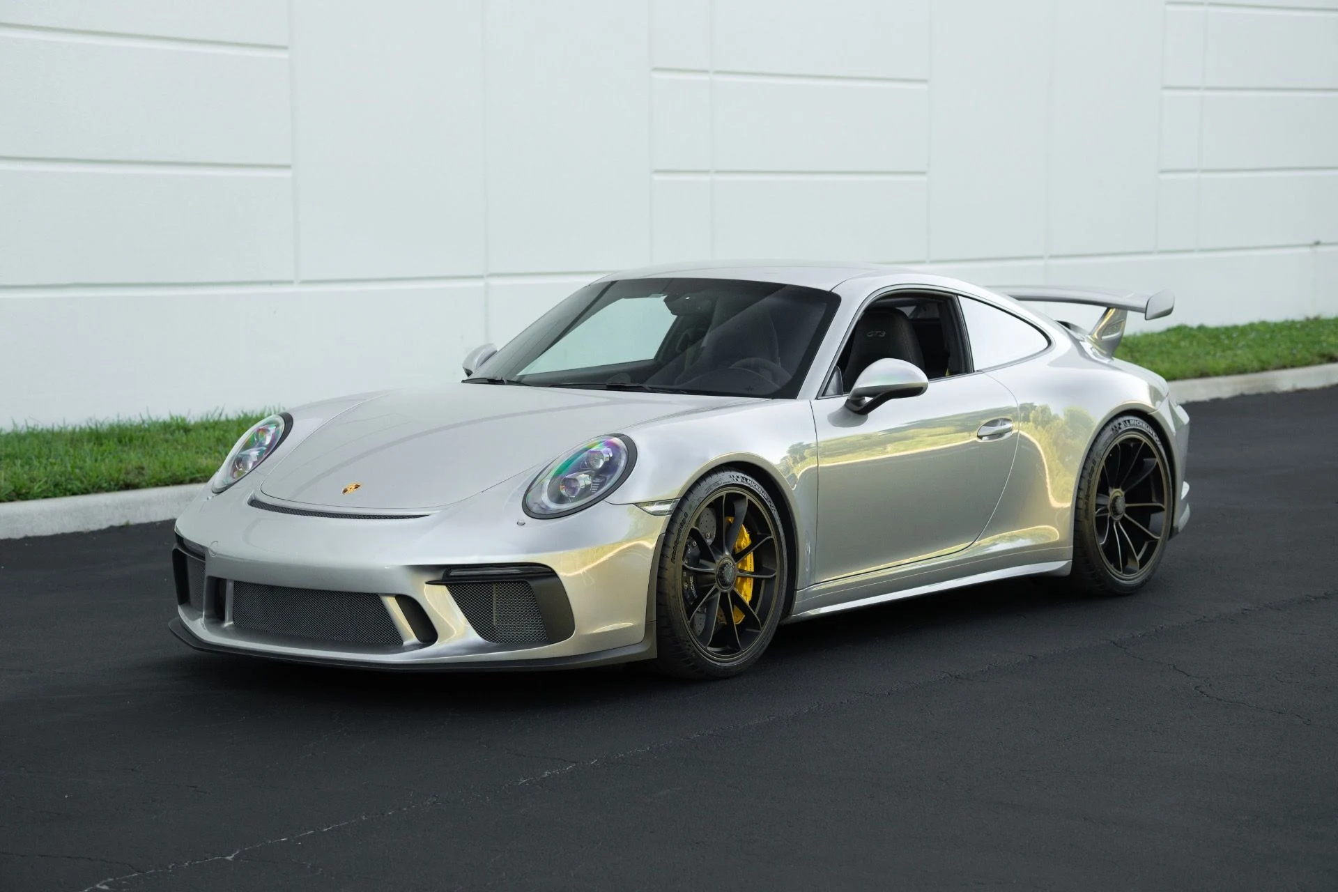 mph000_2430200673_Used_2018_Porsche_911_GT_3_1761946041_d8aa8b6855