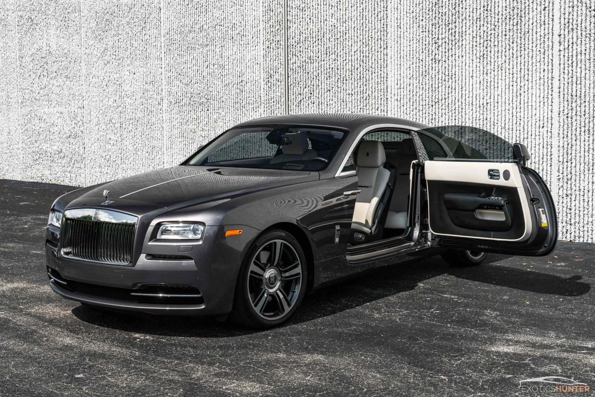mph000_2446495180_Used_2016_Rolls_Royce_Wraith_1686688636_b3e2861982