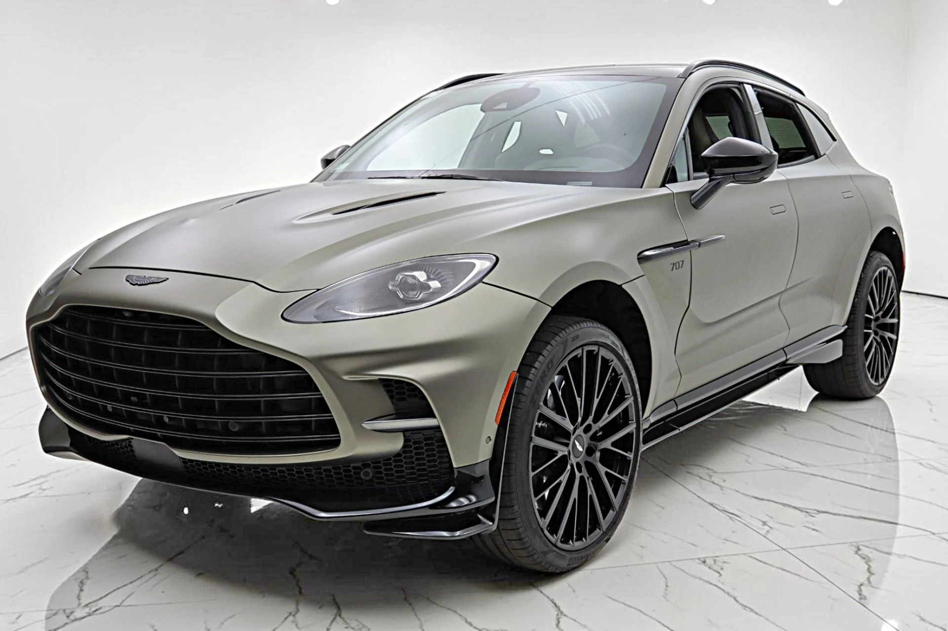 mph000_2452493209_Used_2023_Aston_Martin_DBX_707_4e770dcde8