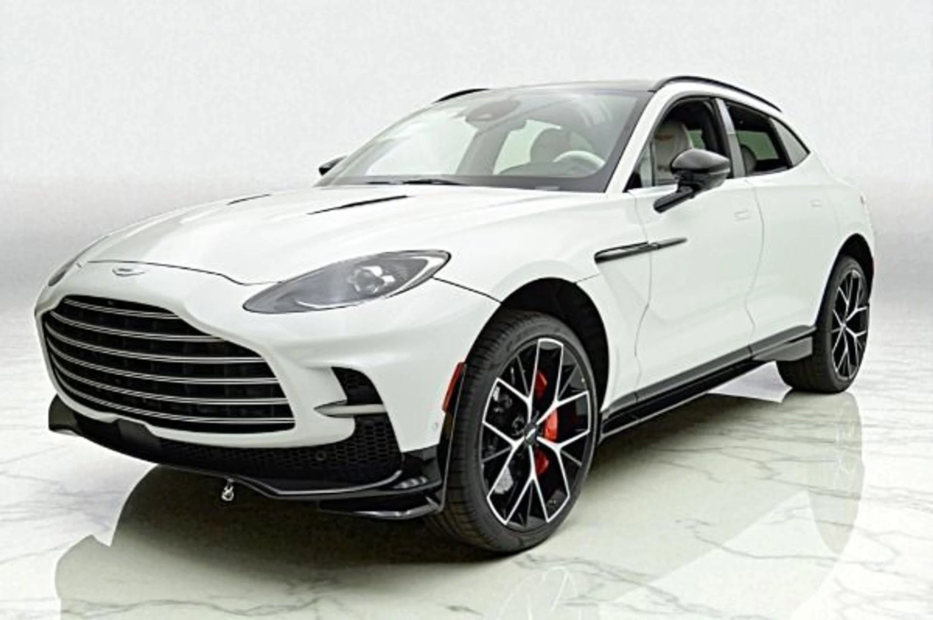 mph000_2455148397_New_2025_Aston_Martin_DBX_707_01dc6cc897