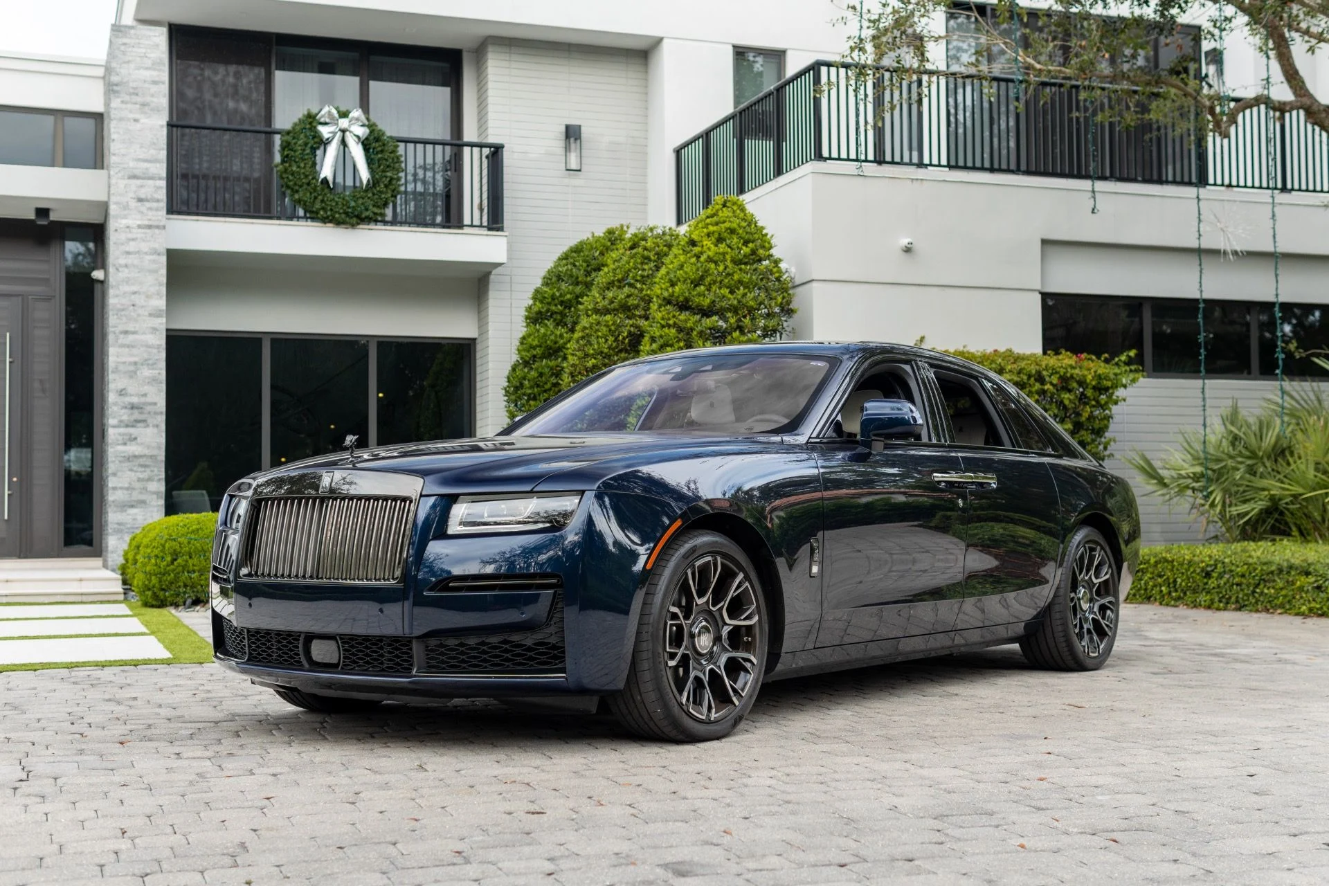 mph000_2461019328_Used_2023_Rolls_Royce_Black_Badge_Ghost_1765569637_dbf07a7125