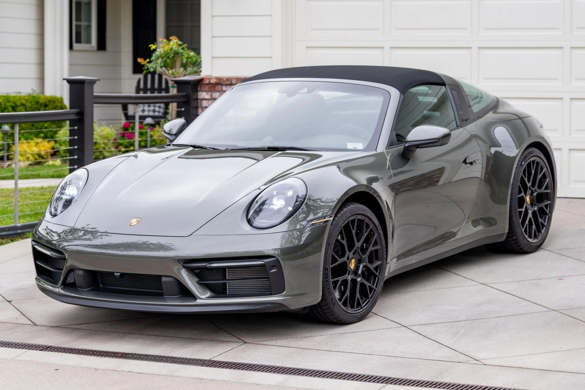 mph000_2482667341_Used_2024_Porsche_911_Targa_4_GTS_1782170019_8cf6b1daca
