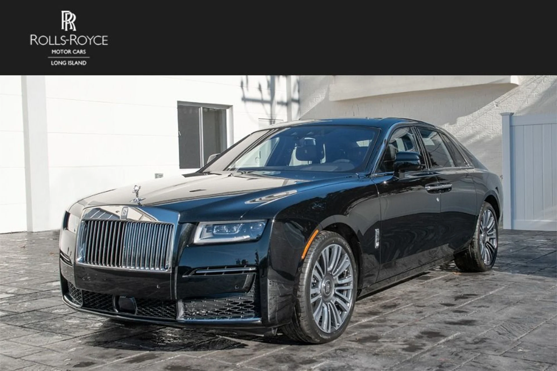 mph000_2507533916_Used_2022_Rolls_Royce_Ghost_1773430943_e87c2b4a2b