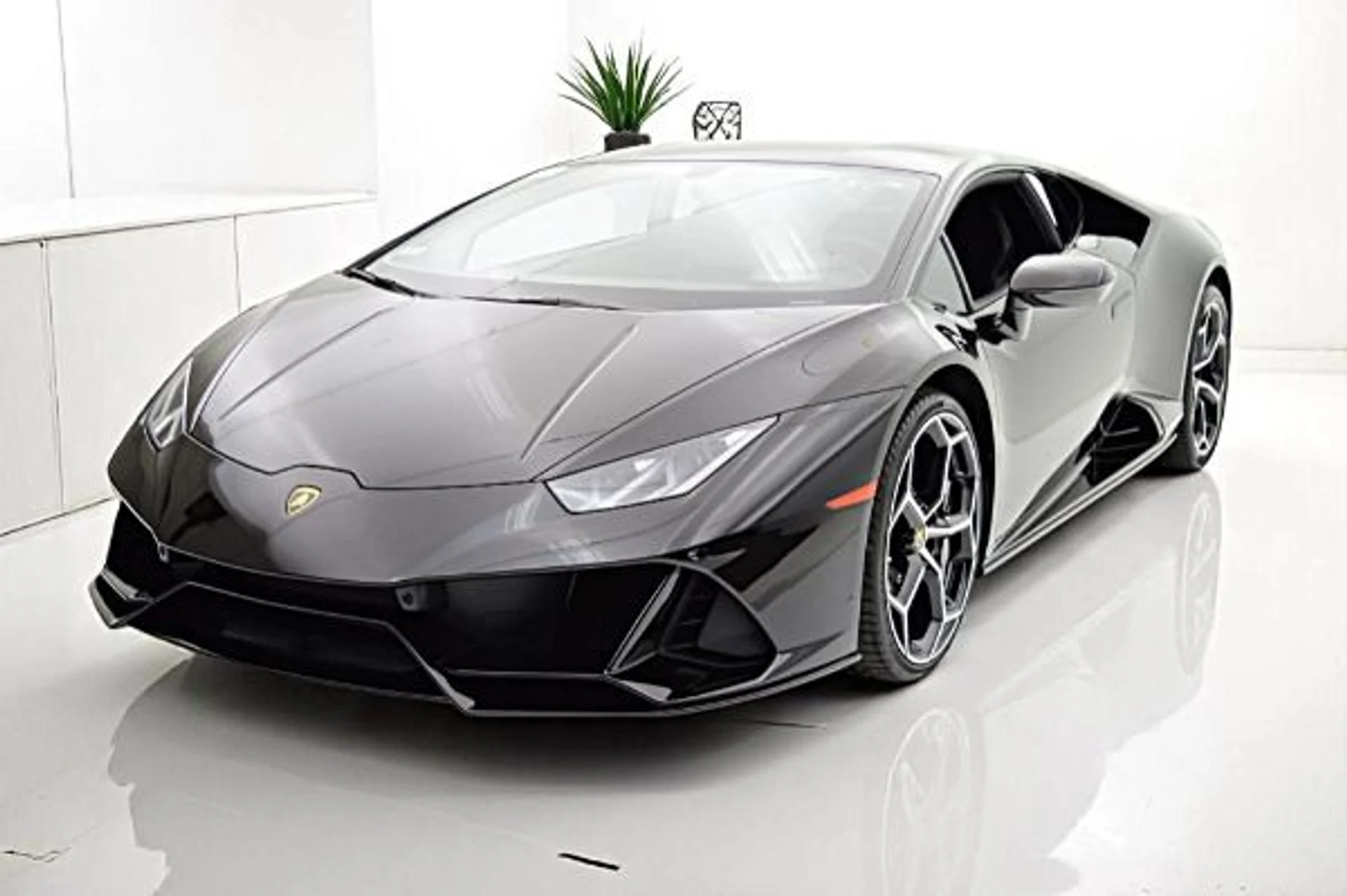 mph000_2509199591_Used_2020_Lamborghini_Huracan_EVOSELZIONE_PRE_OWNED_CERTIFIED_288b7c1627
