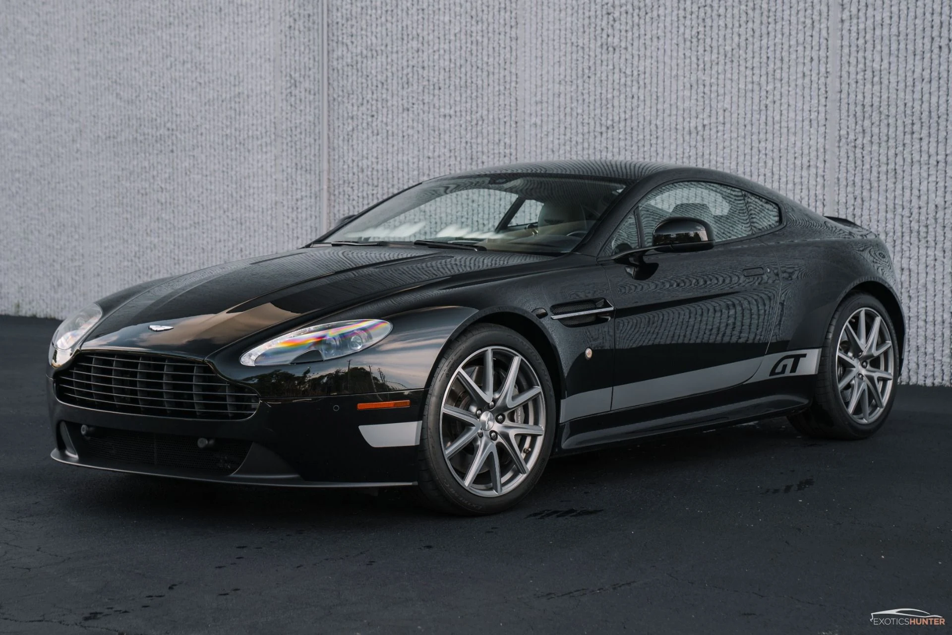 mph000_2534279924_Used_2015_Aston_Martin_V8_Vantage_GT_6_Speed_w_Argento_Grey_Interior_1746627937_484e559ee3