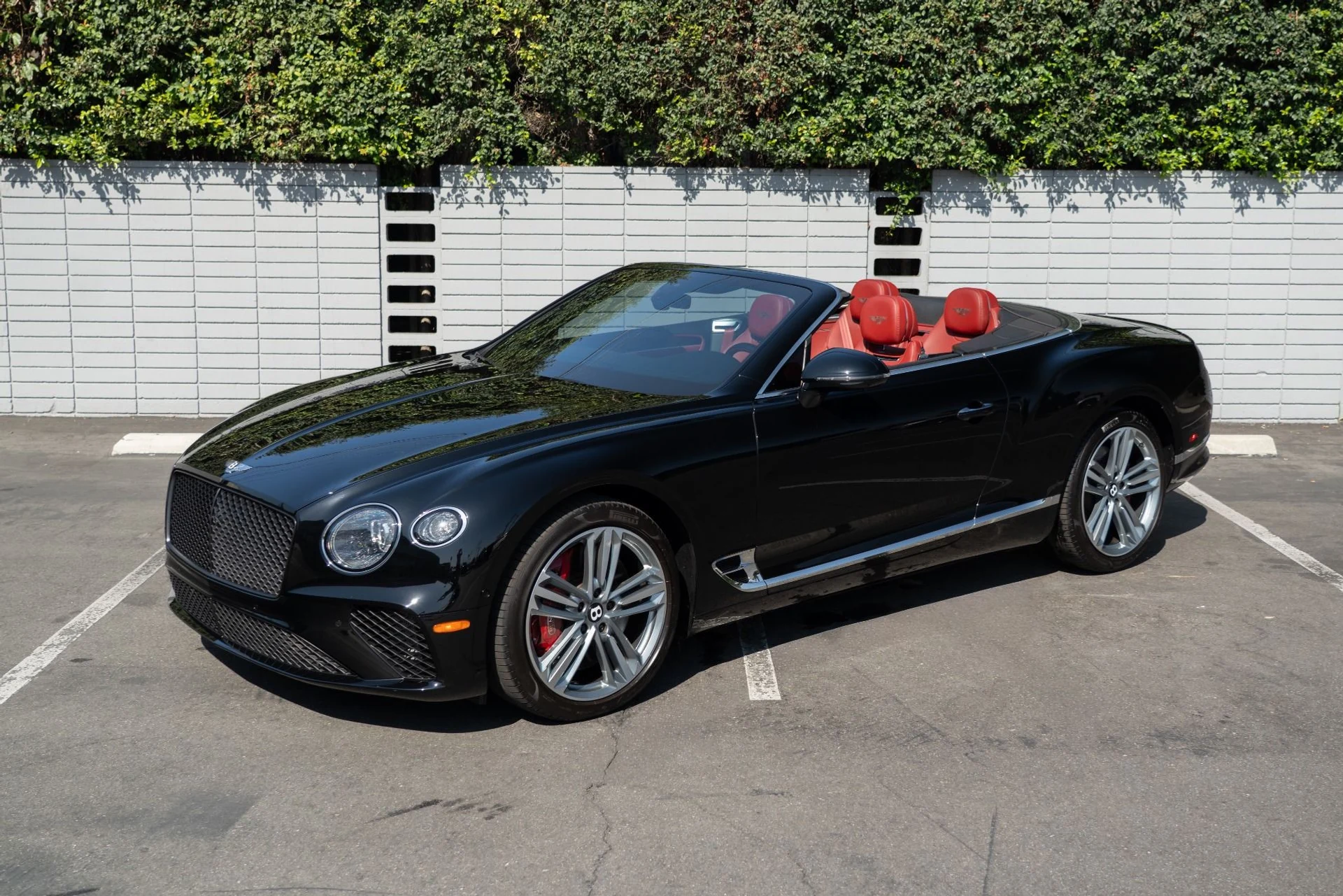 mph000_2539797673_Used_2023_Bentley_Continental_GTC_V8_1755892856_a56040fc17