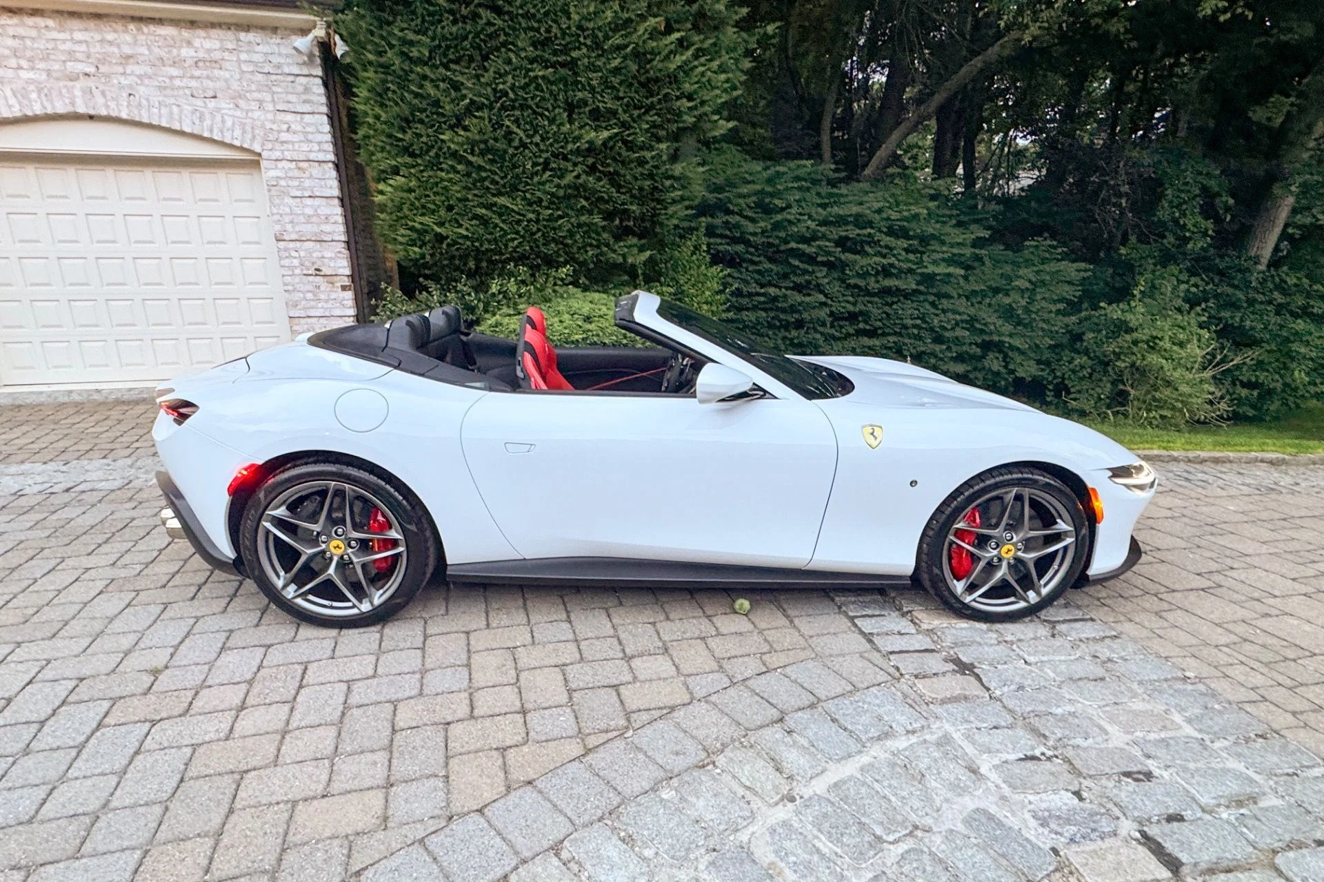 mph000_2550438607_Used_2025_Ferrari_Roma_Spider_1755205532_1b9a8af22d