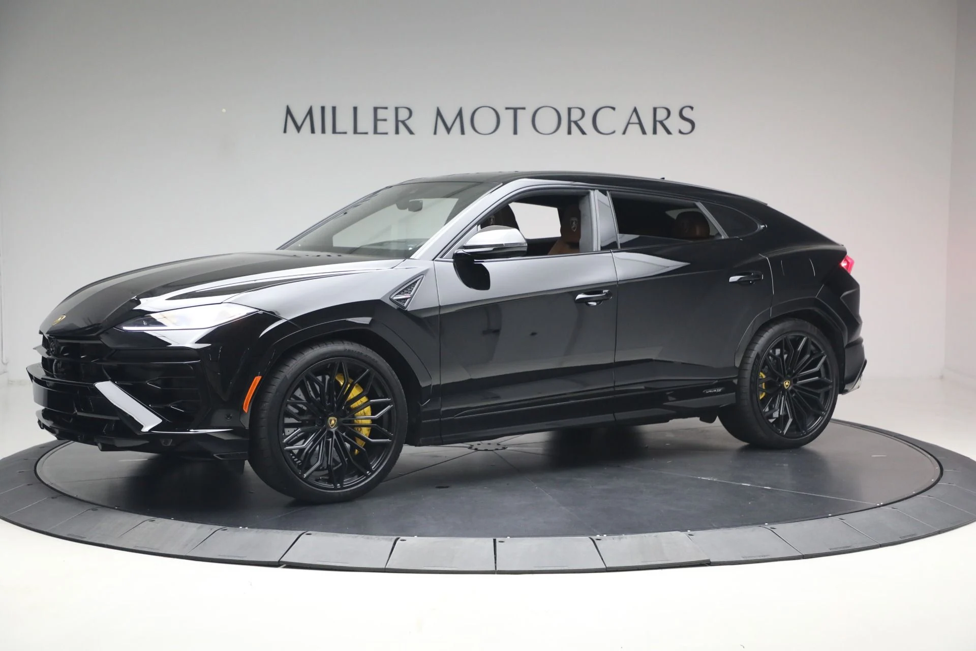 mph000_2595440068_Used_2025_Lamborghini_Urus_SE_1779826663_5759e4a82c