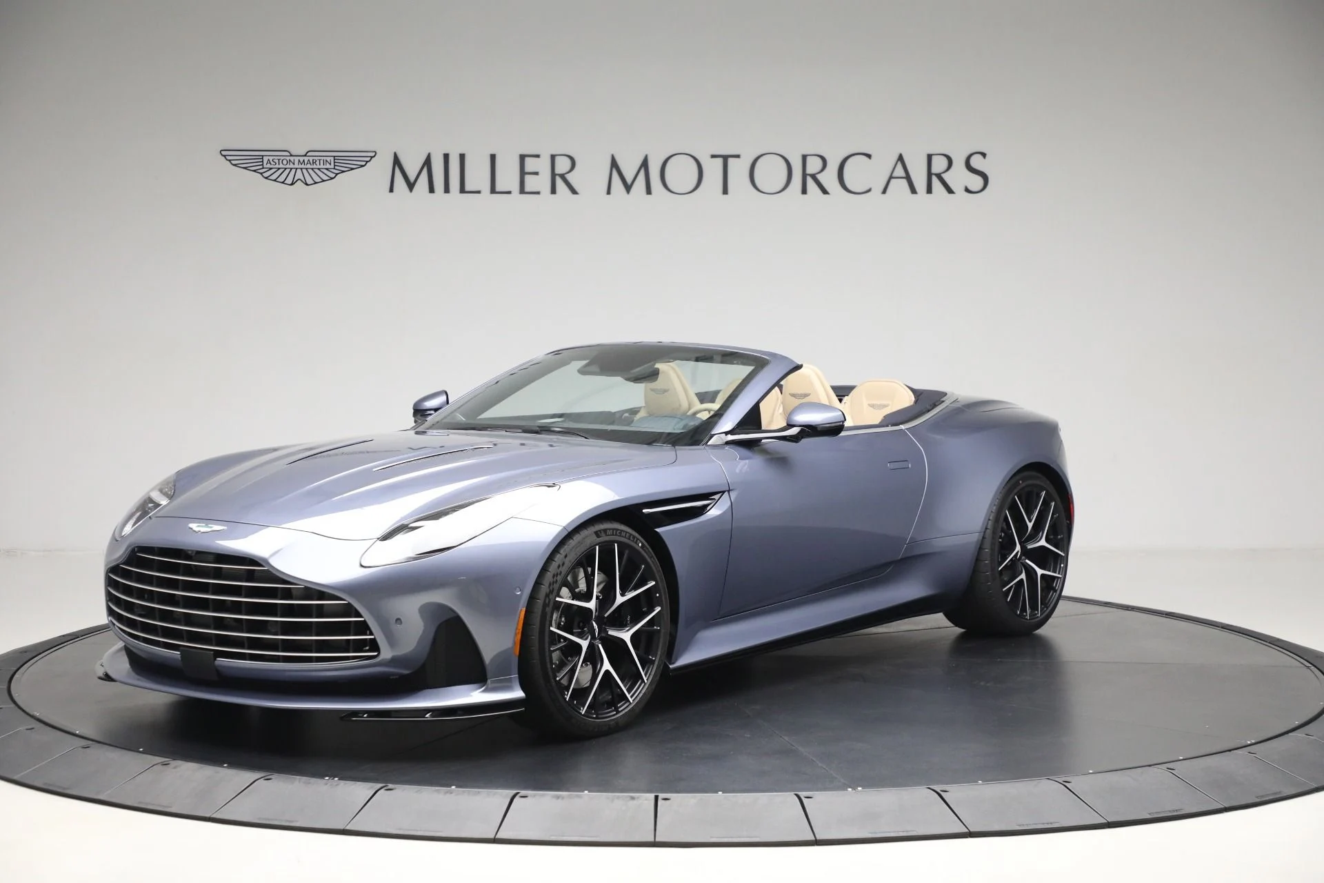 mph000_2598097004_New_2025_Aston_Martin_DB_12_Volante_e6634cc3a8
