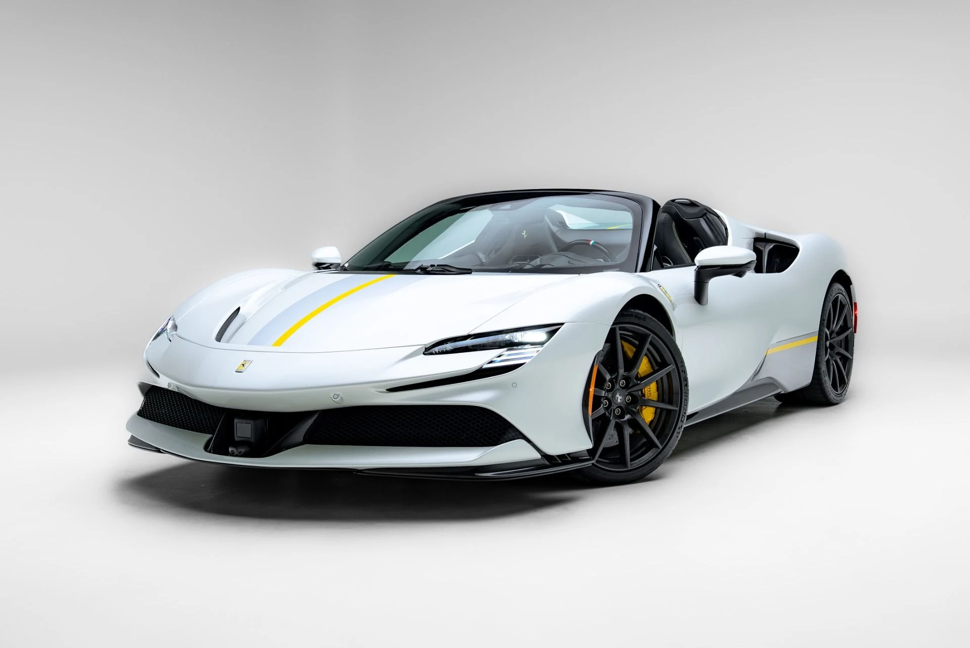 mph000_2599150877_Used_2024_Ferrari_SF_90_Spider_1777485078_b33f170c78