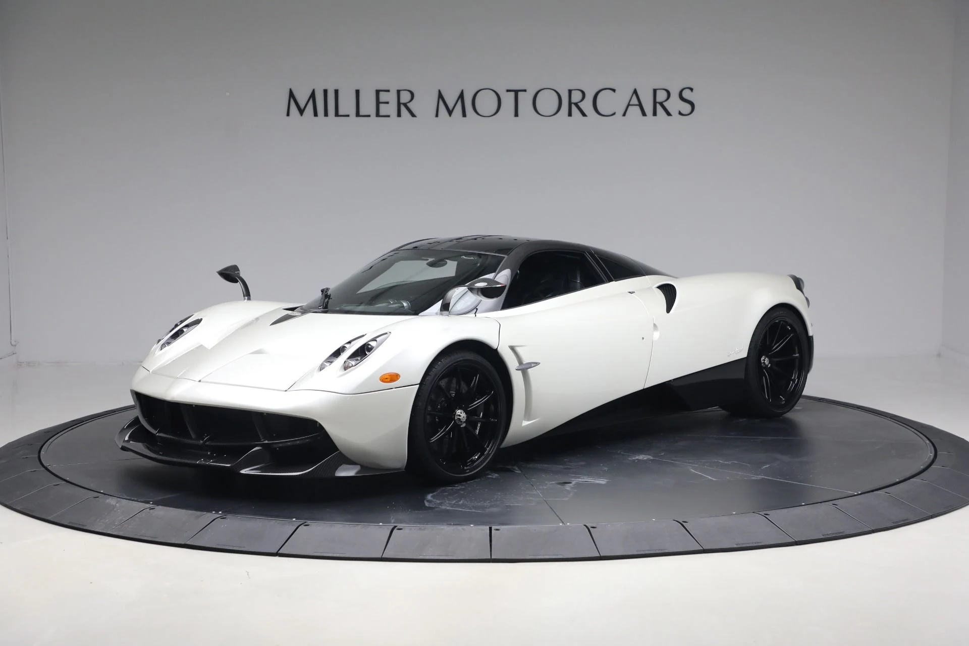mph000_2602628188_Used_2014_Pagani_Huayra_Tempesta_1765914855_20a5318c2c