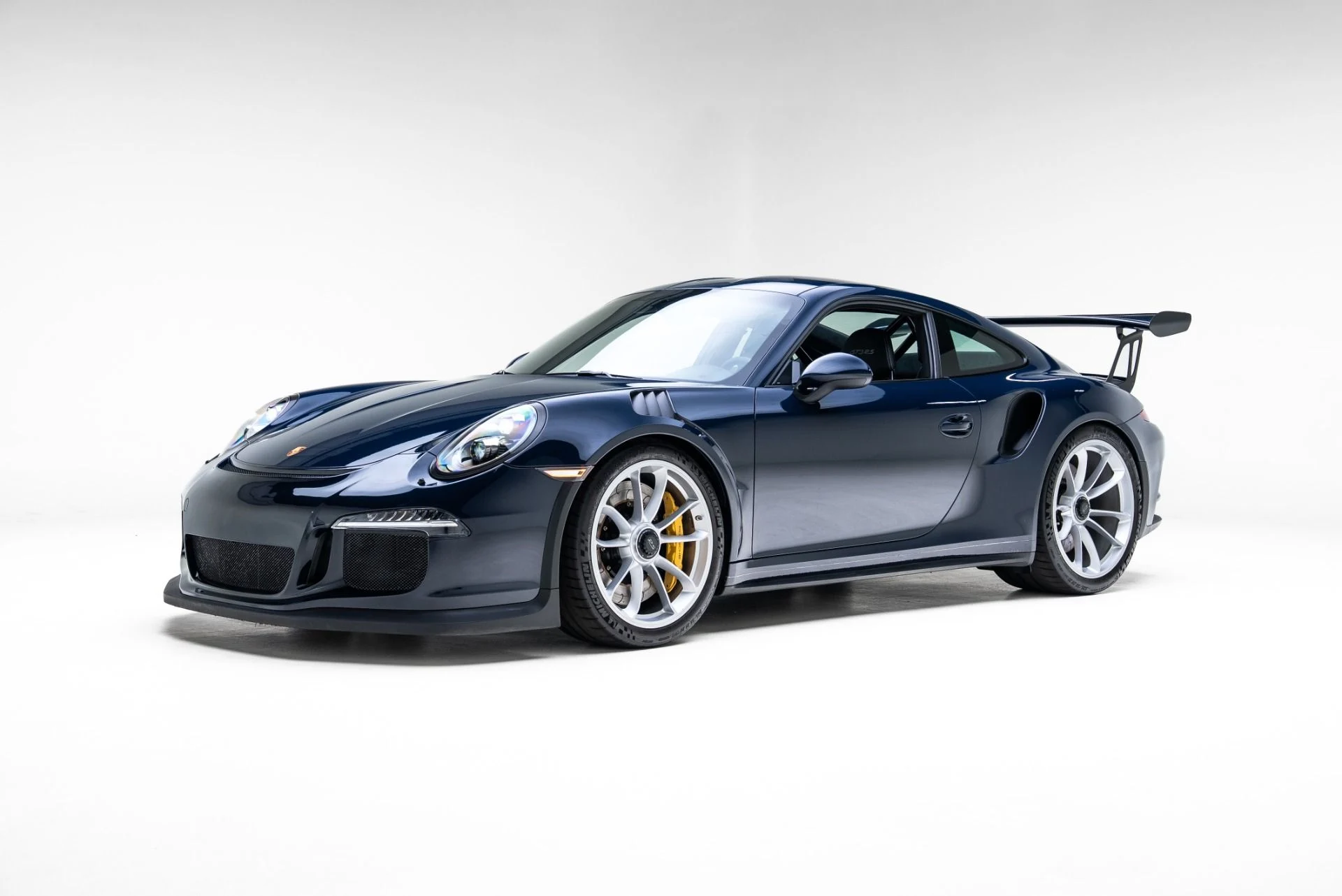 mph000_2613309131_Used_2016_Porsche_911_GT_3_RS_1774462766_e3a7dfe55e