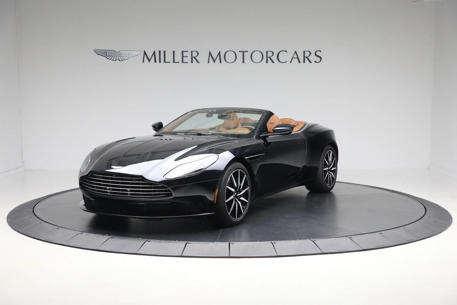 mph000_2615182828_Used_2022_Aston_Martin_DB_11_Volante_3b69453ffa