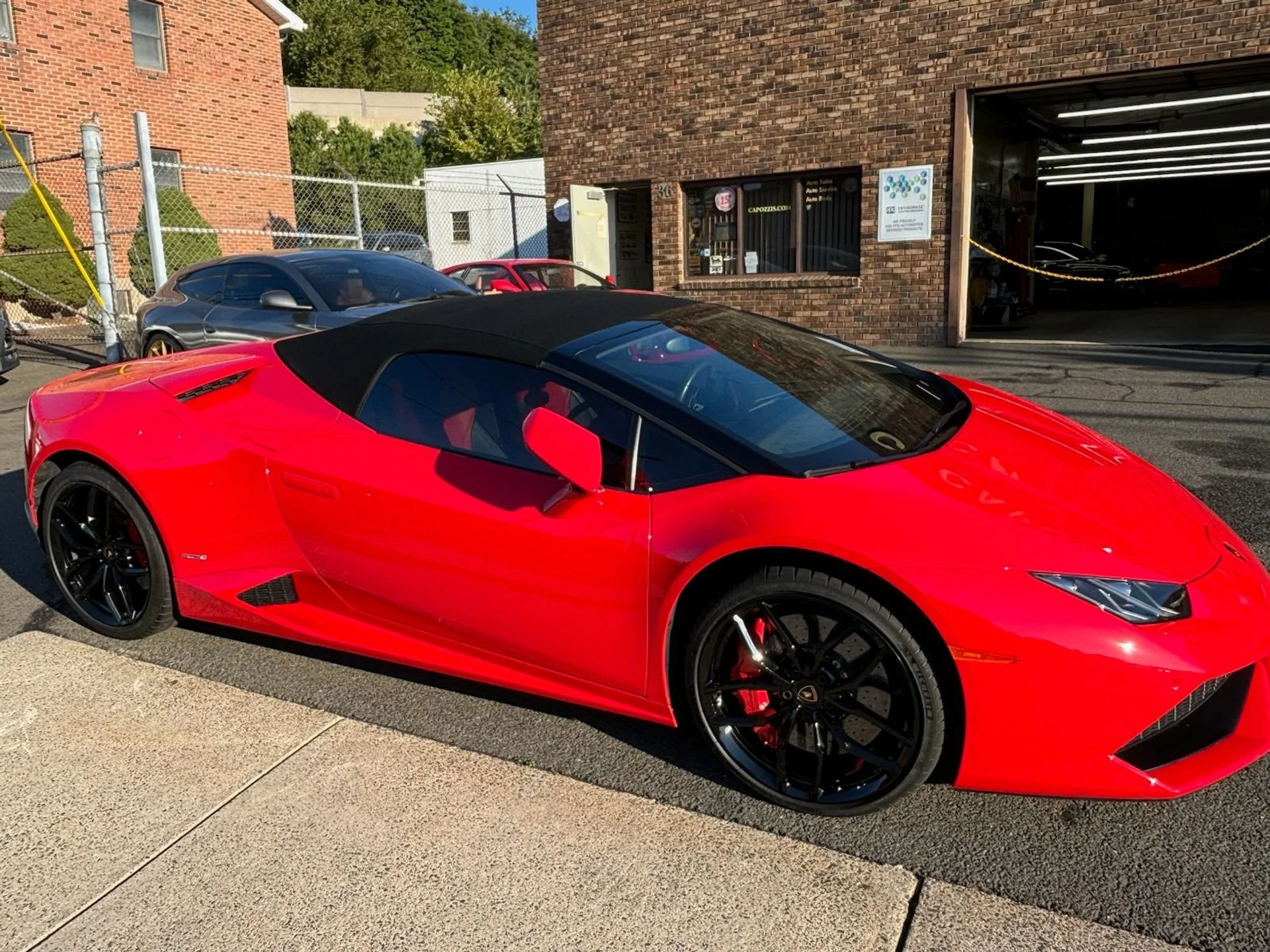 mph000_2616836472_Used_2017_Lamborghini_Huracan_LP_610_4_Spyder_1759792235_b9e7d643ce