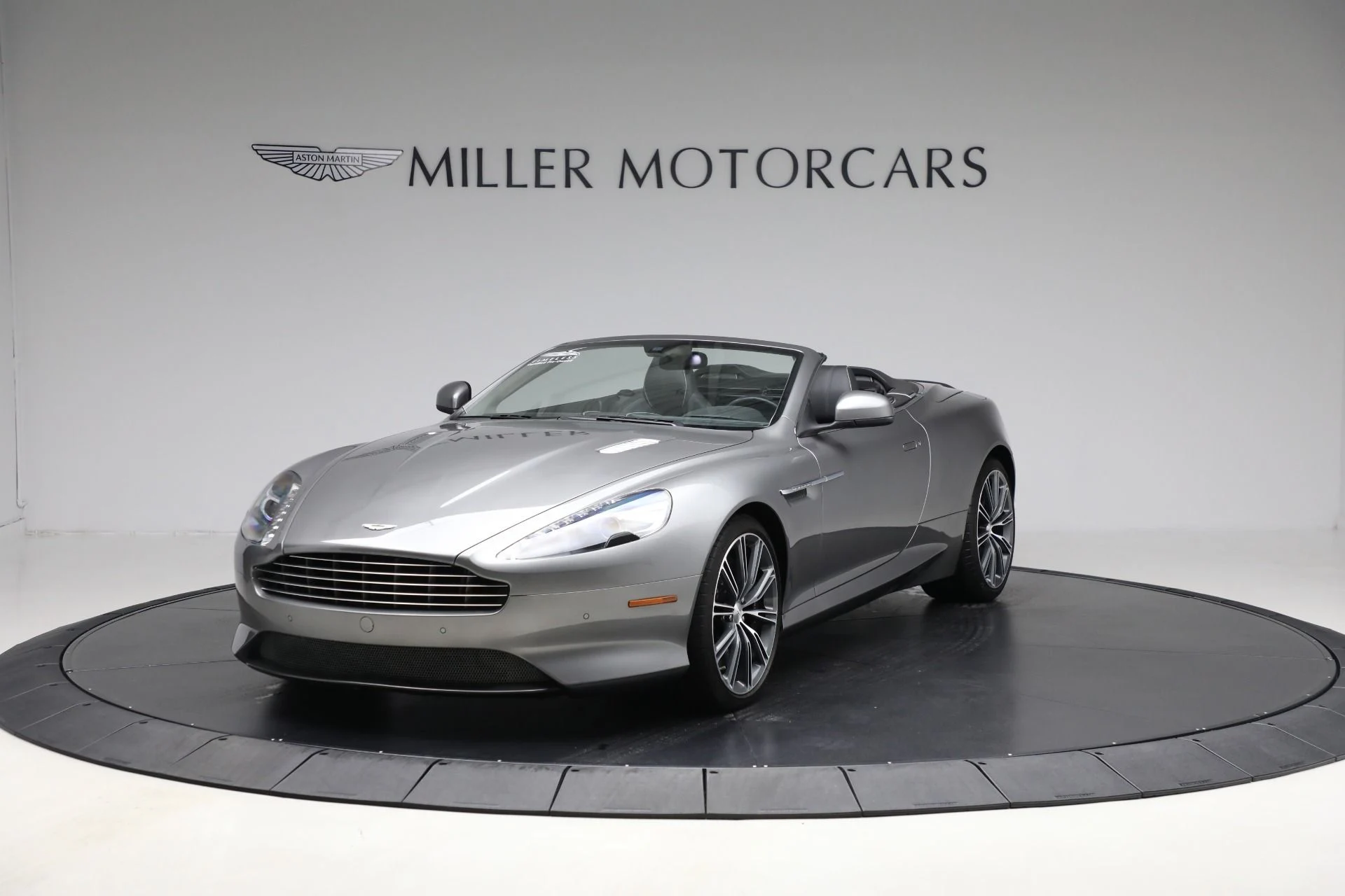 mph000_2622116673_Used_2015_Aston_Martin_DB_9_Volante_e5858fcec6