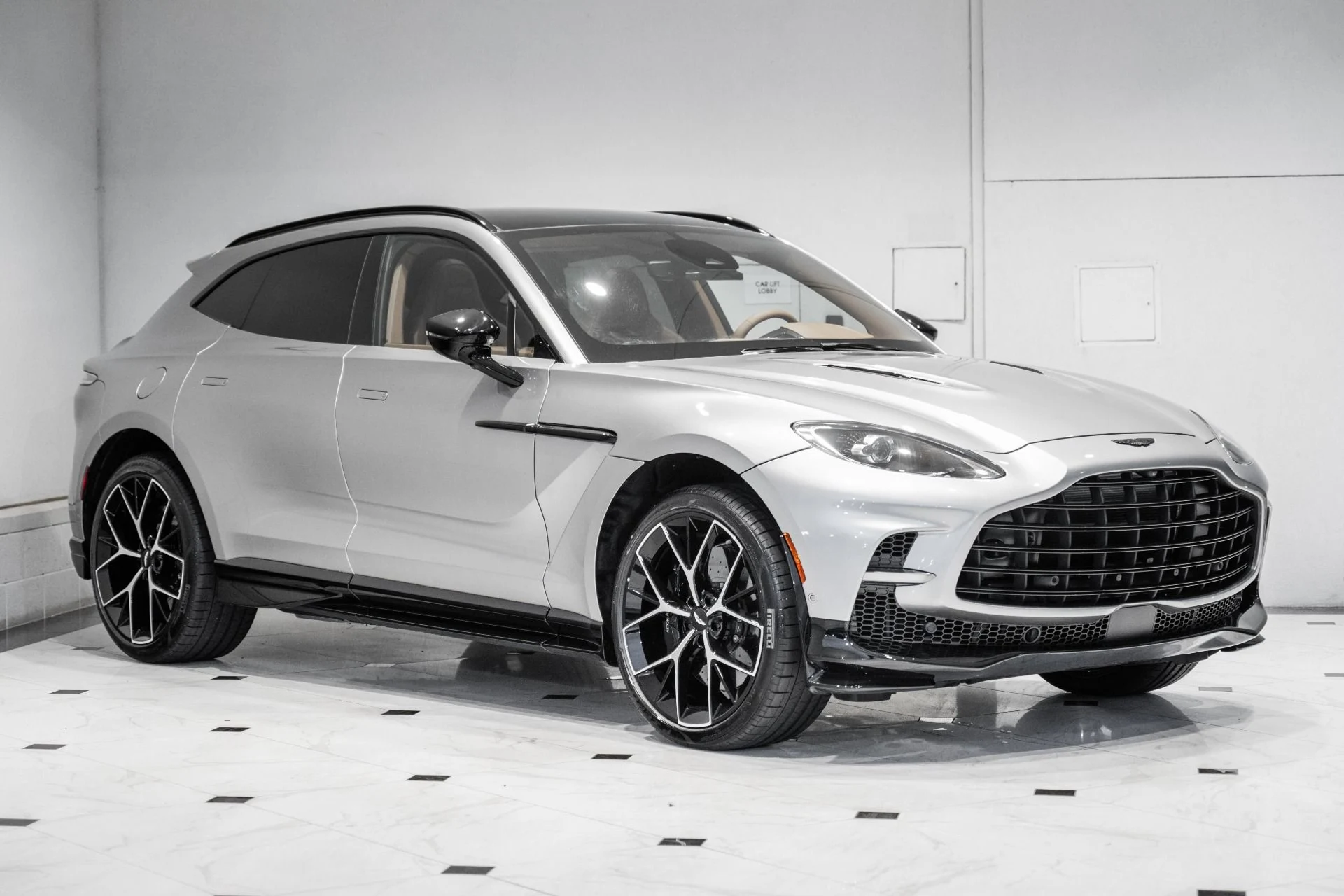 mph000_2643282918_New_2026_Aston_Martin_DBX_707_1786372165_1564211b1a