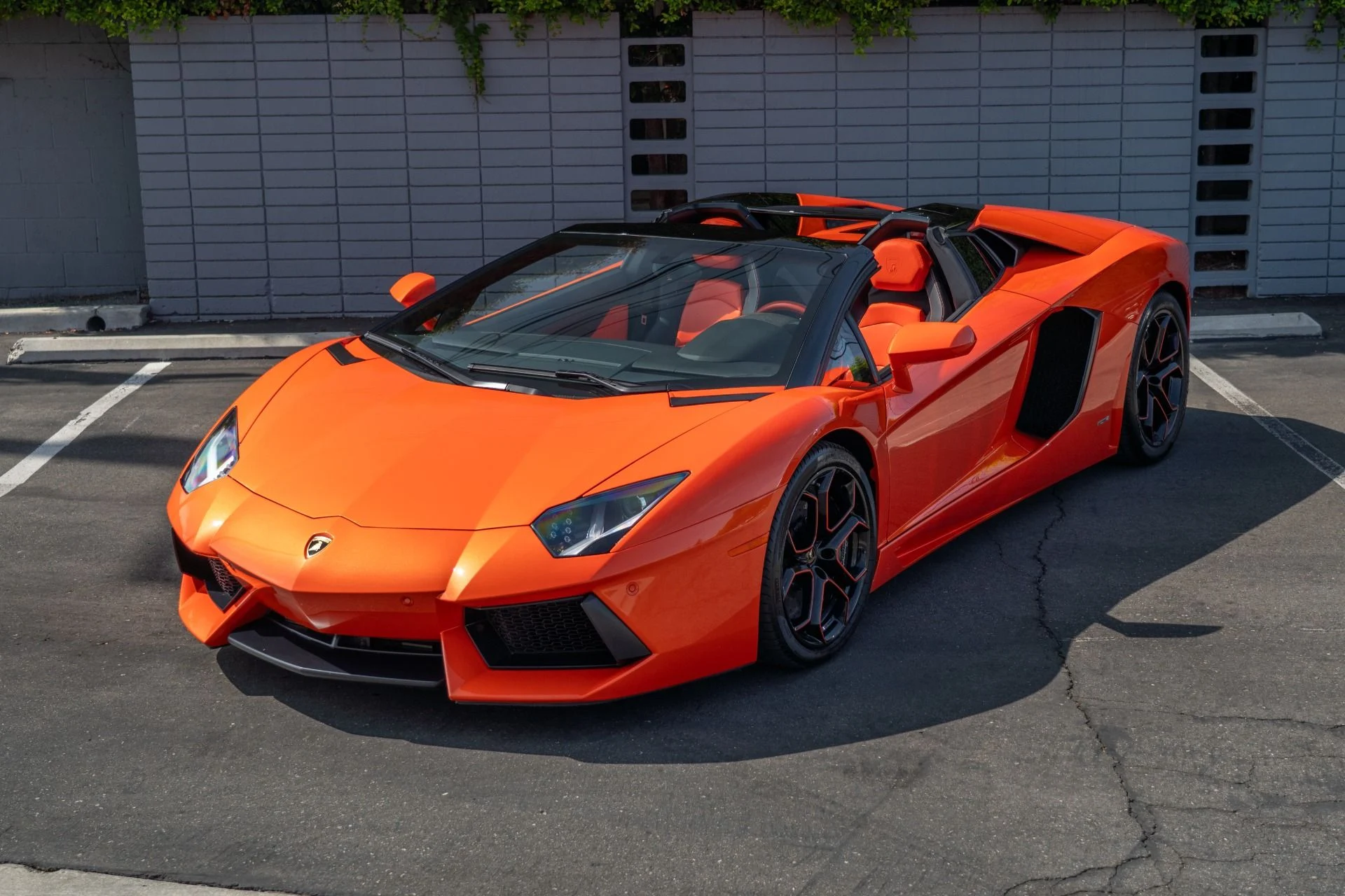 mph000_2646819321_Used_2014_Lamborghini_Aventador_LP_700_4_1759878623_1fa8595930