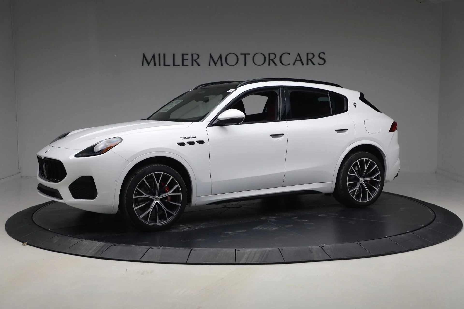 mph000_2652693248_New_2026_Maserati_Grecale_Modena_1769722516_a6624c7a8b