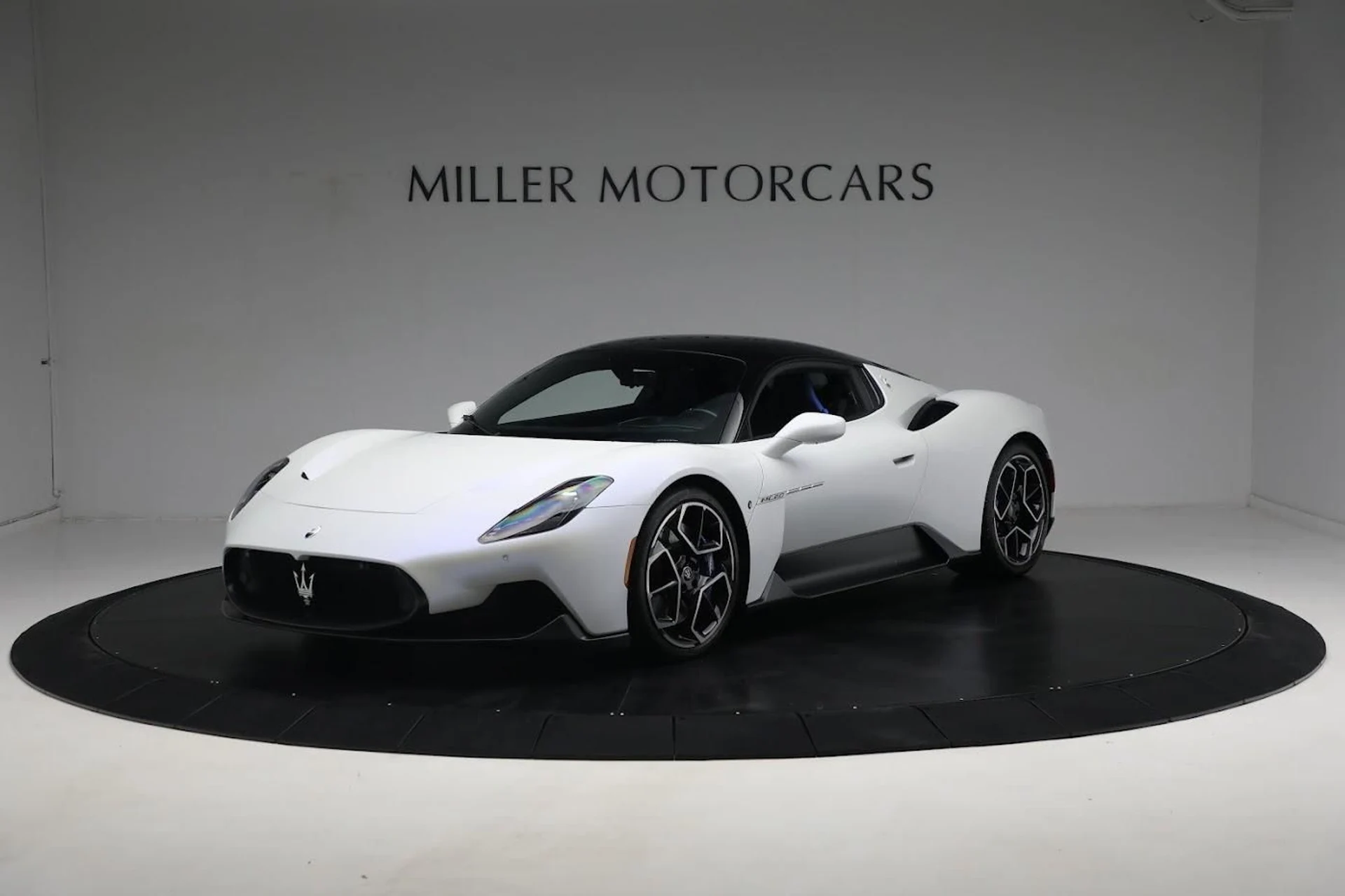 mph000_2656388630_Used_2022_Maserati_MC_20_1d04cc4f81