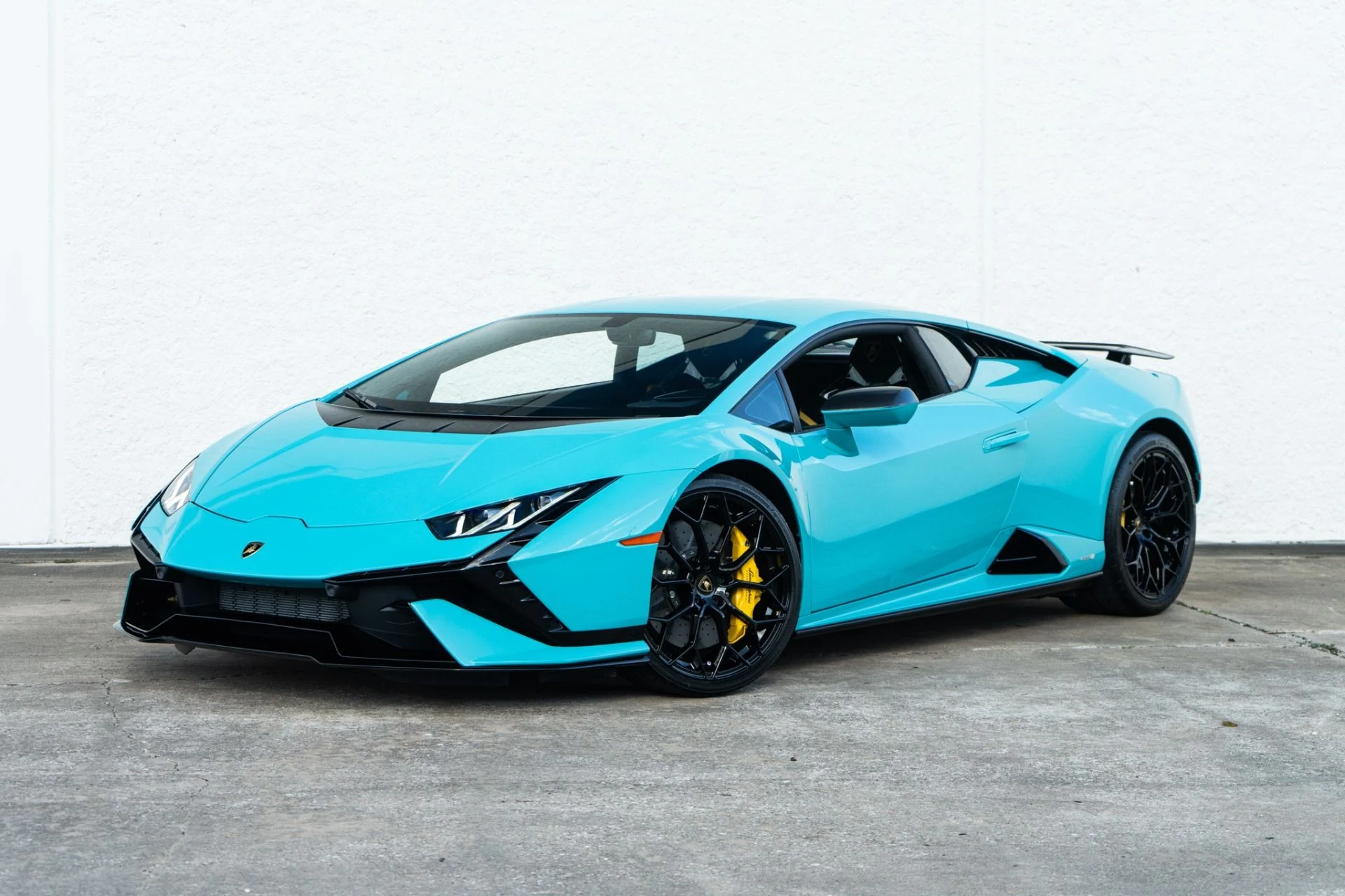 mph000_2678438579_Used_2023_Lamborghini_Huracan_Tecnica_1779493842_339e33e037