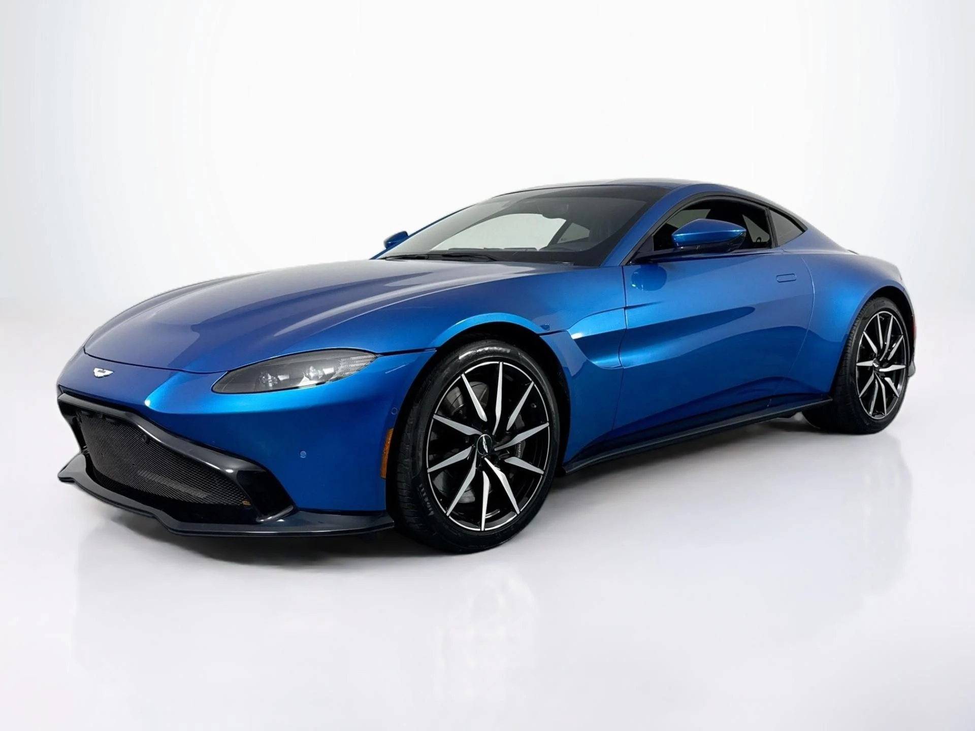 mph000_2695980691_Used_2019_Aston_Martin_Vantage_1784071651_8018b31e18