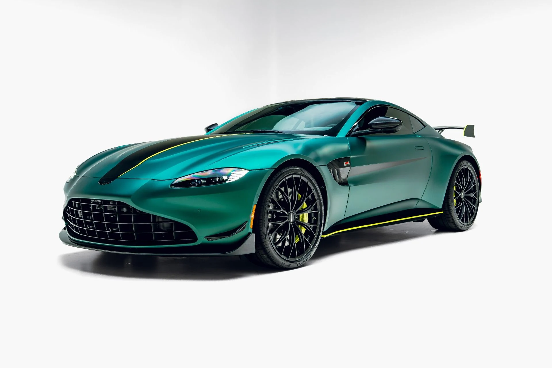 mph000_269961276_Used_2023_Aston_Martin_Vantage_F1_Edition_1783661119_52a69752f1