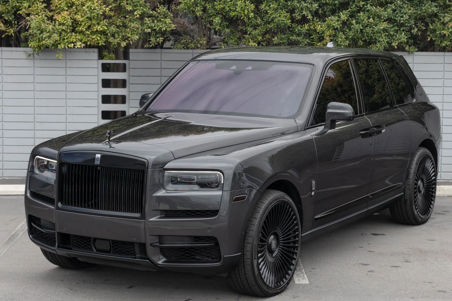 mph000_2737575555_Used_2022_Rolls_Royce_Cullinan_1746476158_e568d9c9e5
