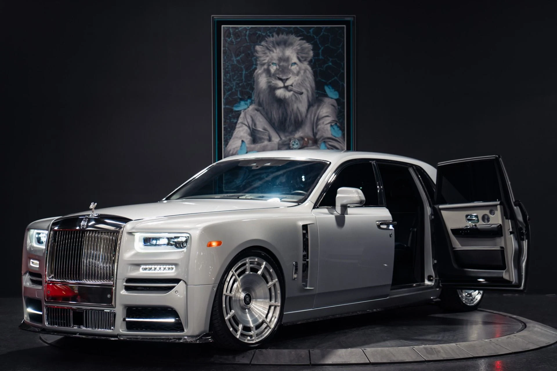 mph000_2740699510_Used_2020_Rolls_Royce_Phantom_Mansory_Carbon_Kit_1786567460_fec4805180