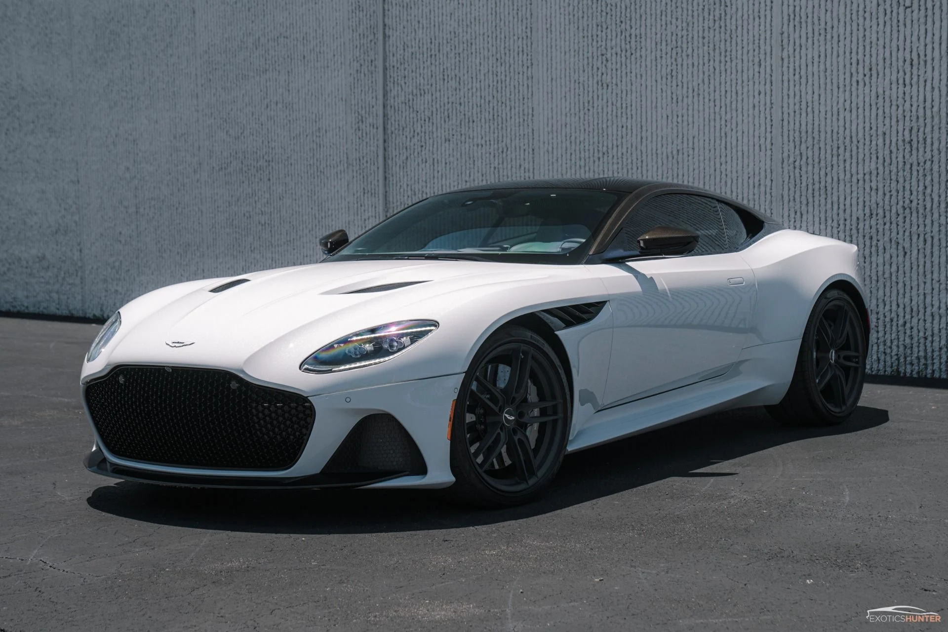 mph000_2750829594_Used_2019_Aston_Martin_DBS_Superleggera_in_White_Stone_w_Carbon_Exterior_1755546225_f13df24f43