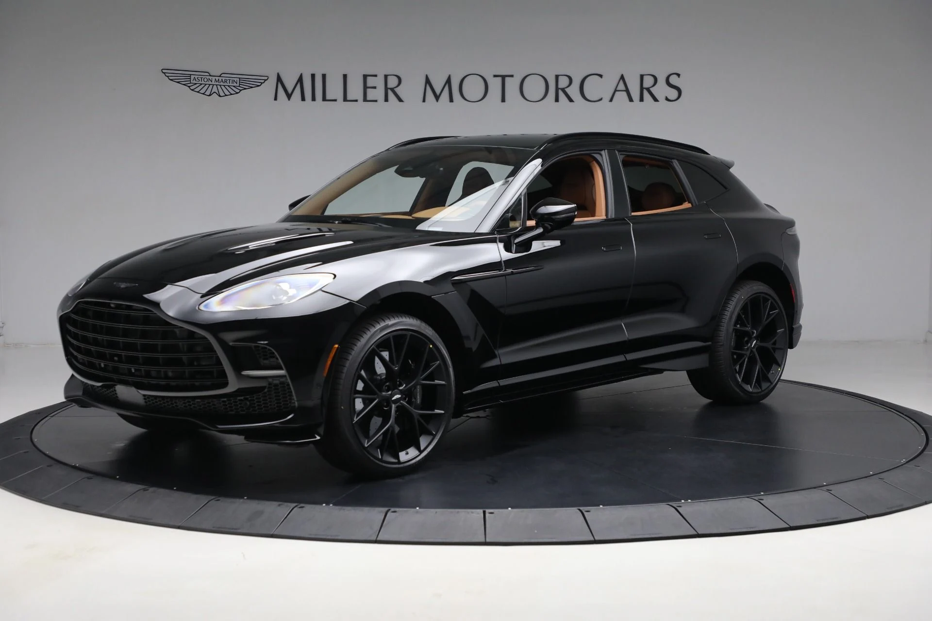 mph000_2758696972_New_2025_Aston_Martin_DBX_707_ce464a62ec