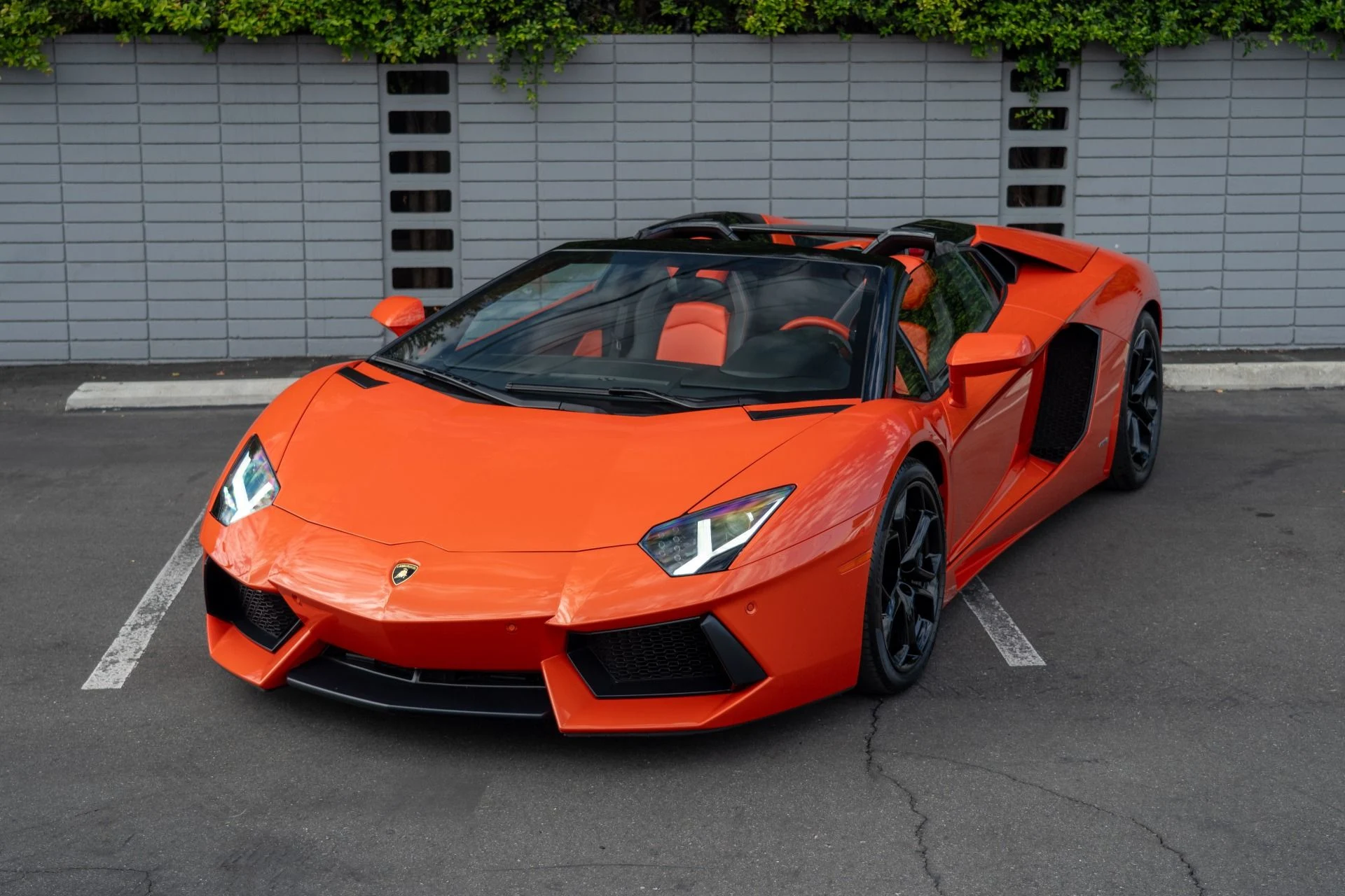 mph000_2763955691_Used_2014_Lamborghini_Aventador_LP_700_4_1760049910_9269c6a661